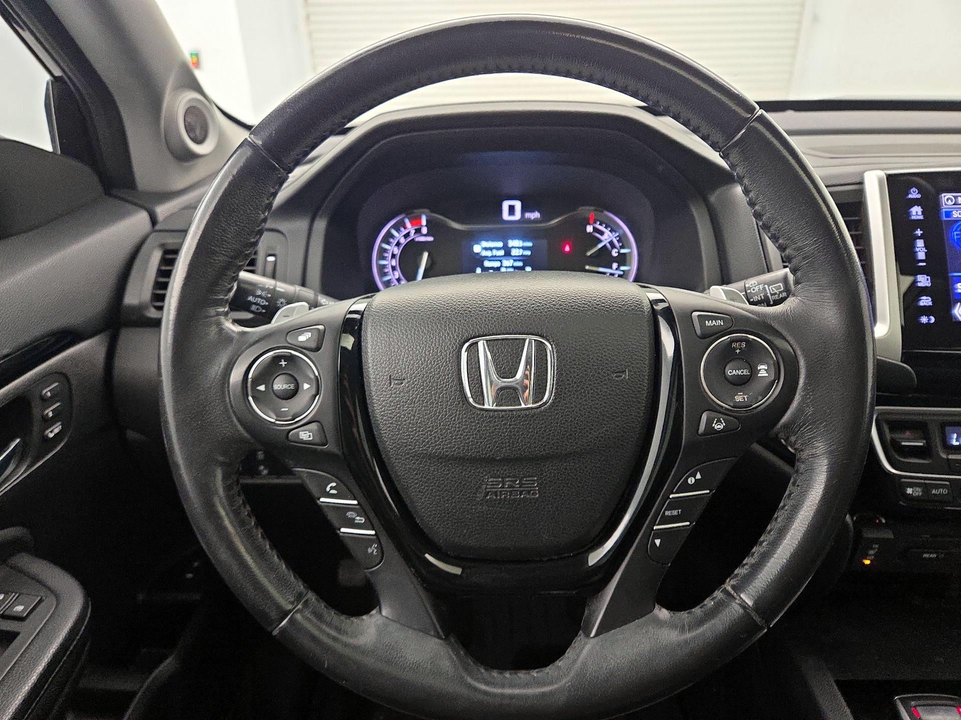 Thumbnail: 2017 Honda Pilot - 10