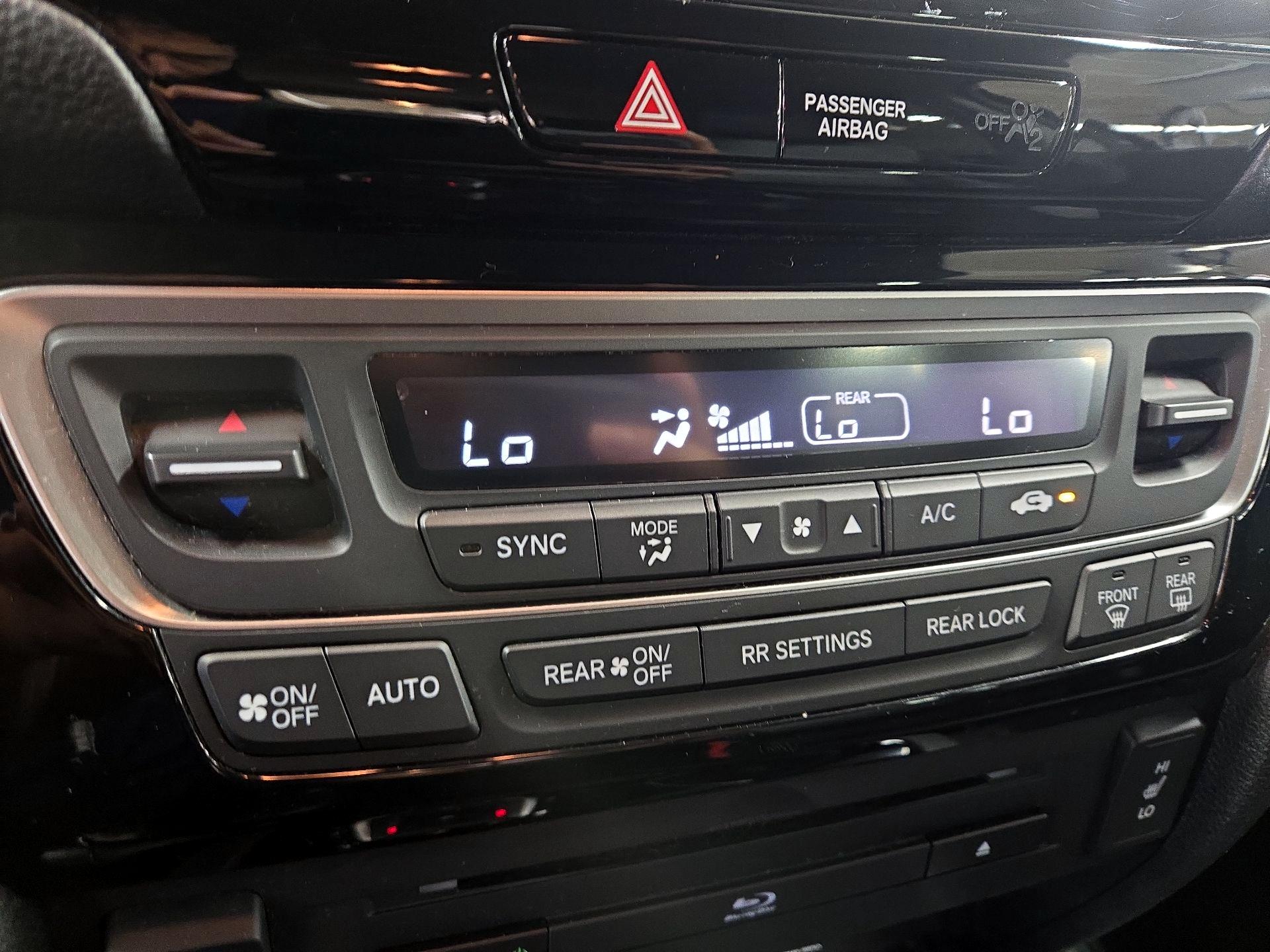 Thumbnail: 2017 Honda Pilot - 16