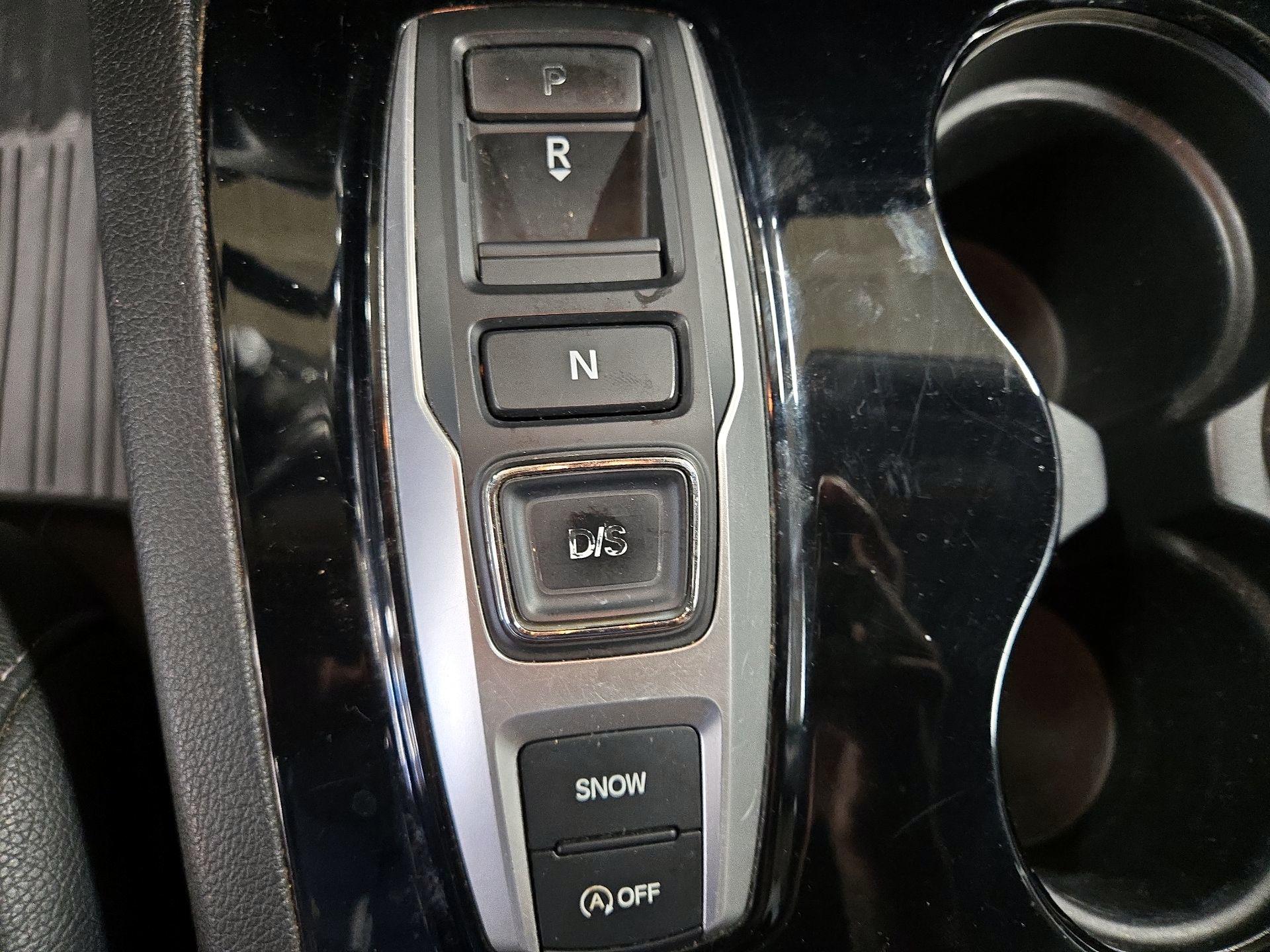 Thumbnail: 2017 Honda Pilot - 17