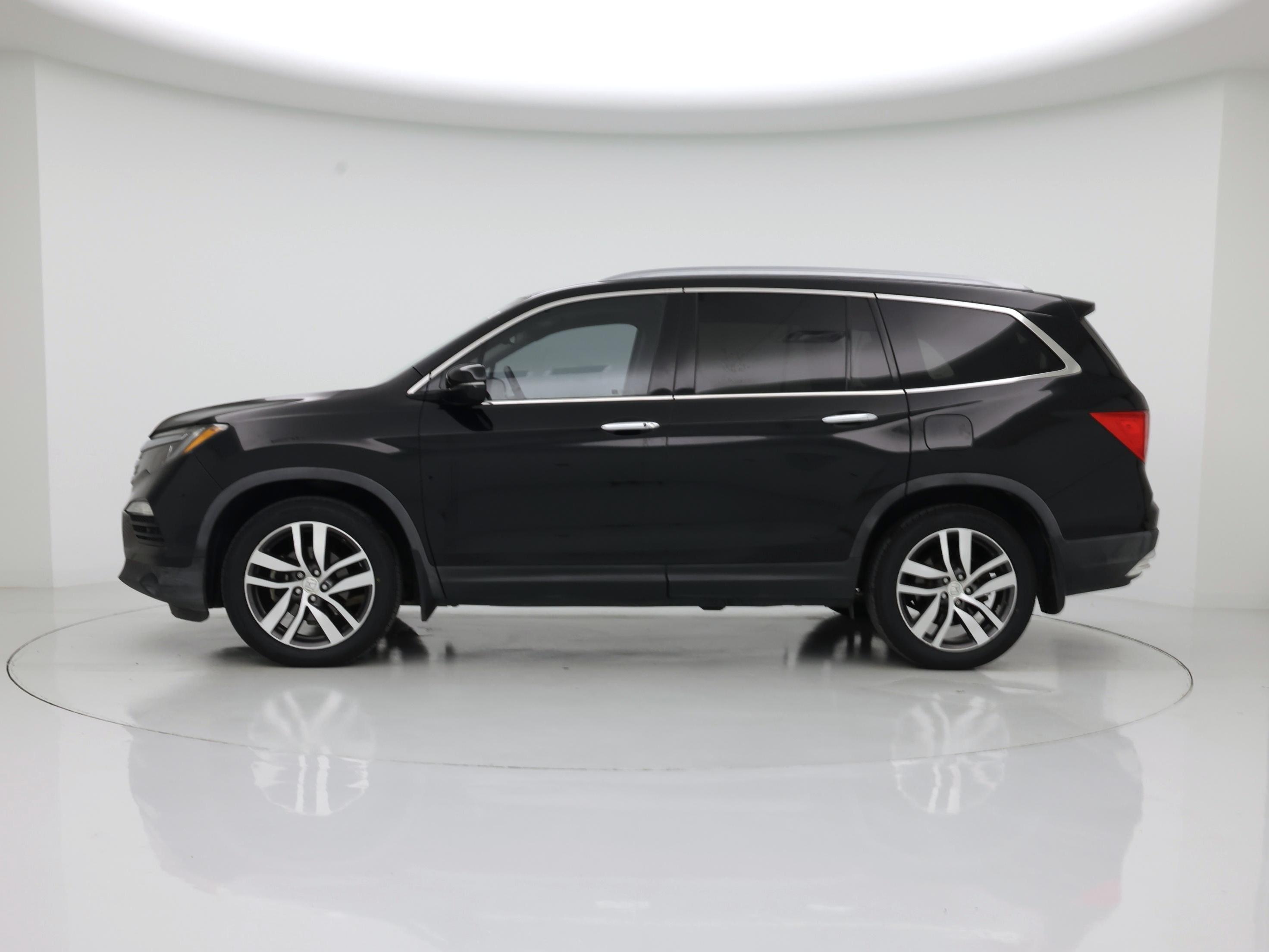 Thumbnail: 2017 Honda Pilot - 3