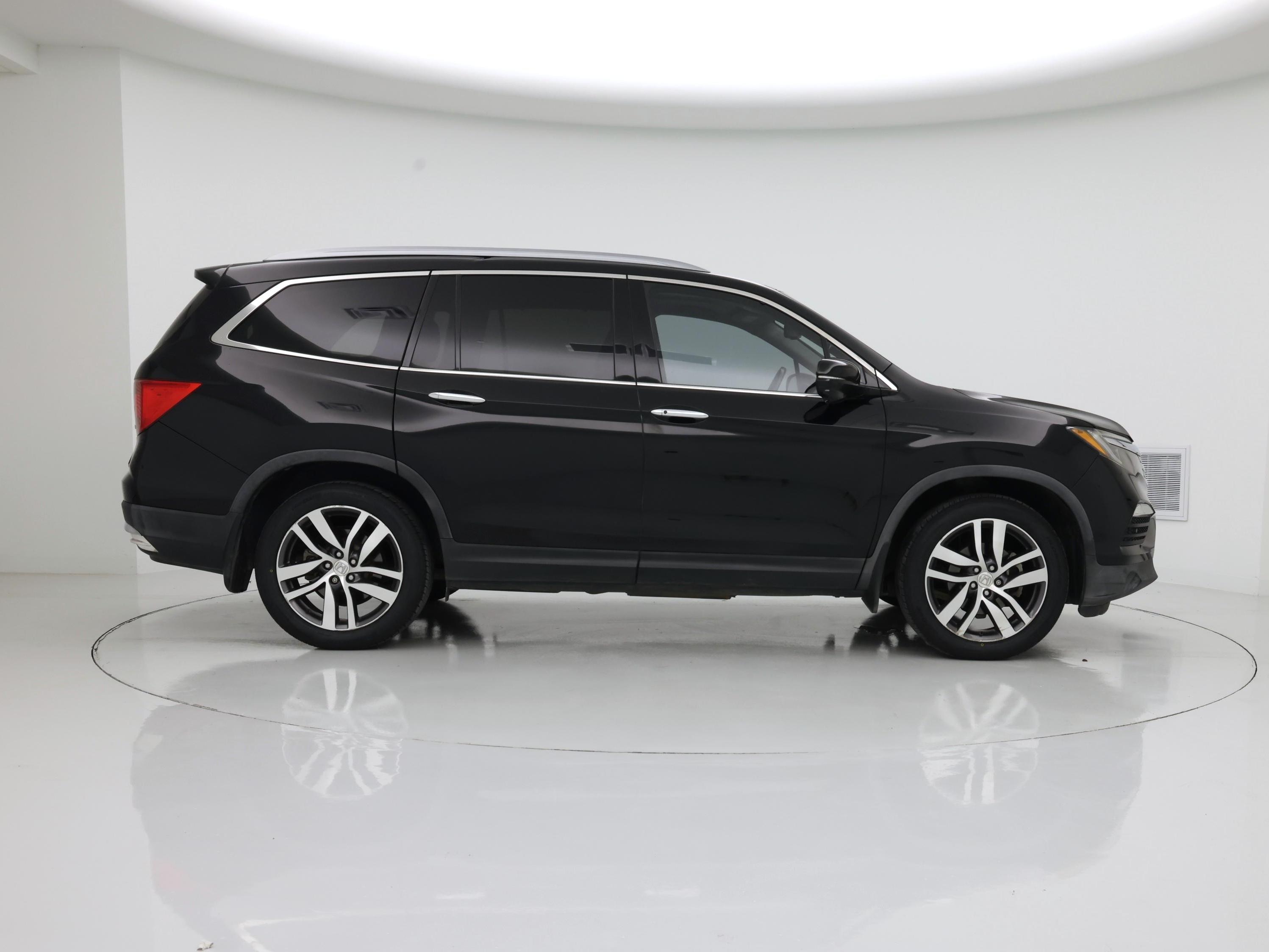 Thumbnail: 2017 Honda Pilot - 7