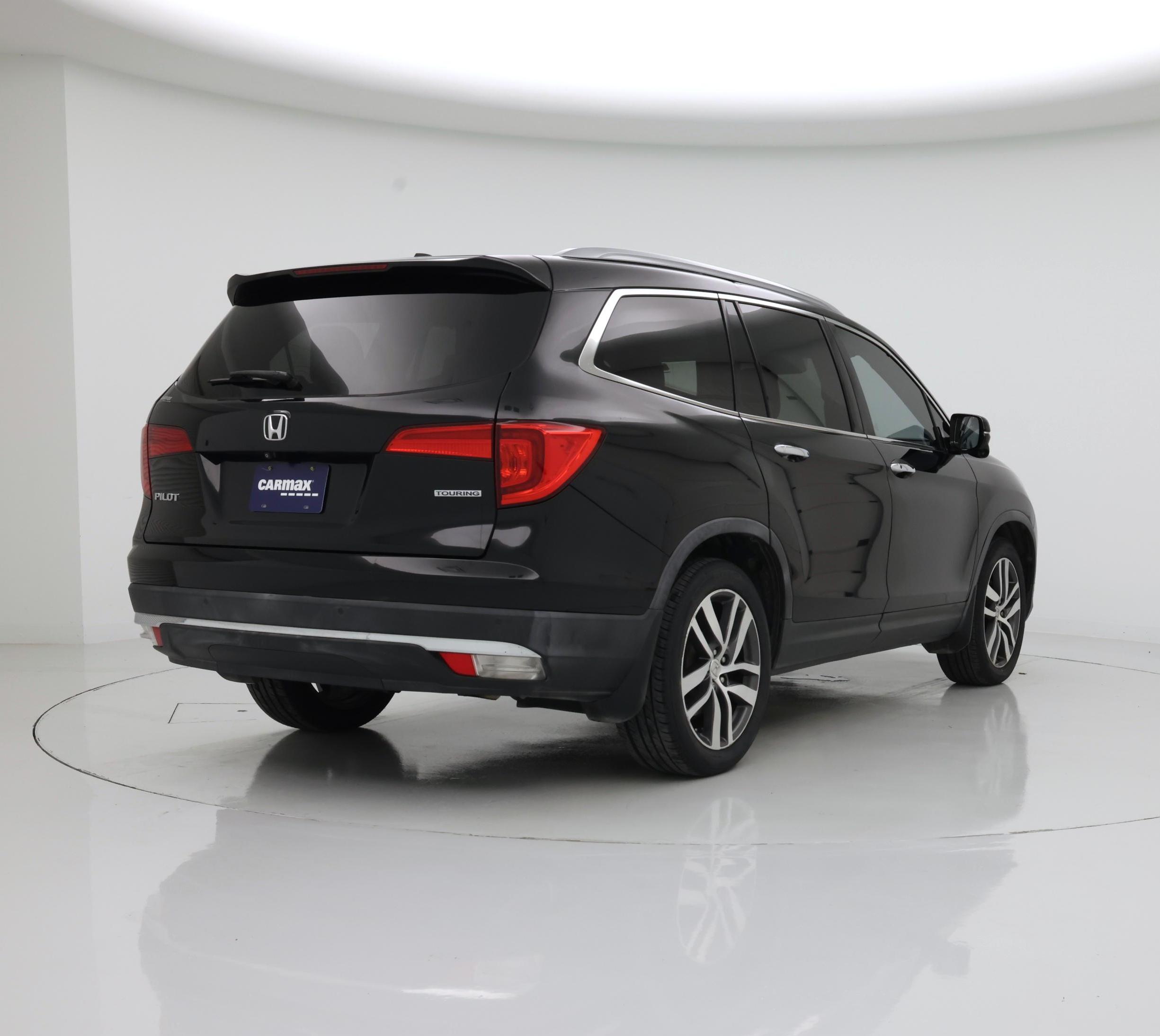 Thumbnail: 2017 Honda Pilot - 8