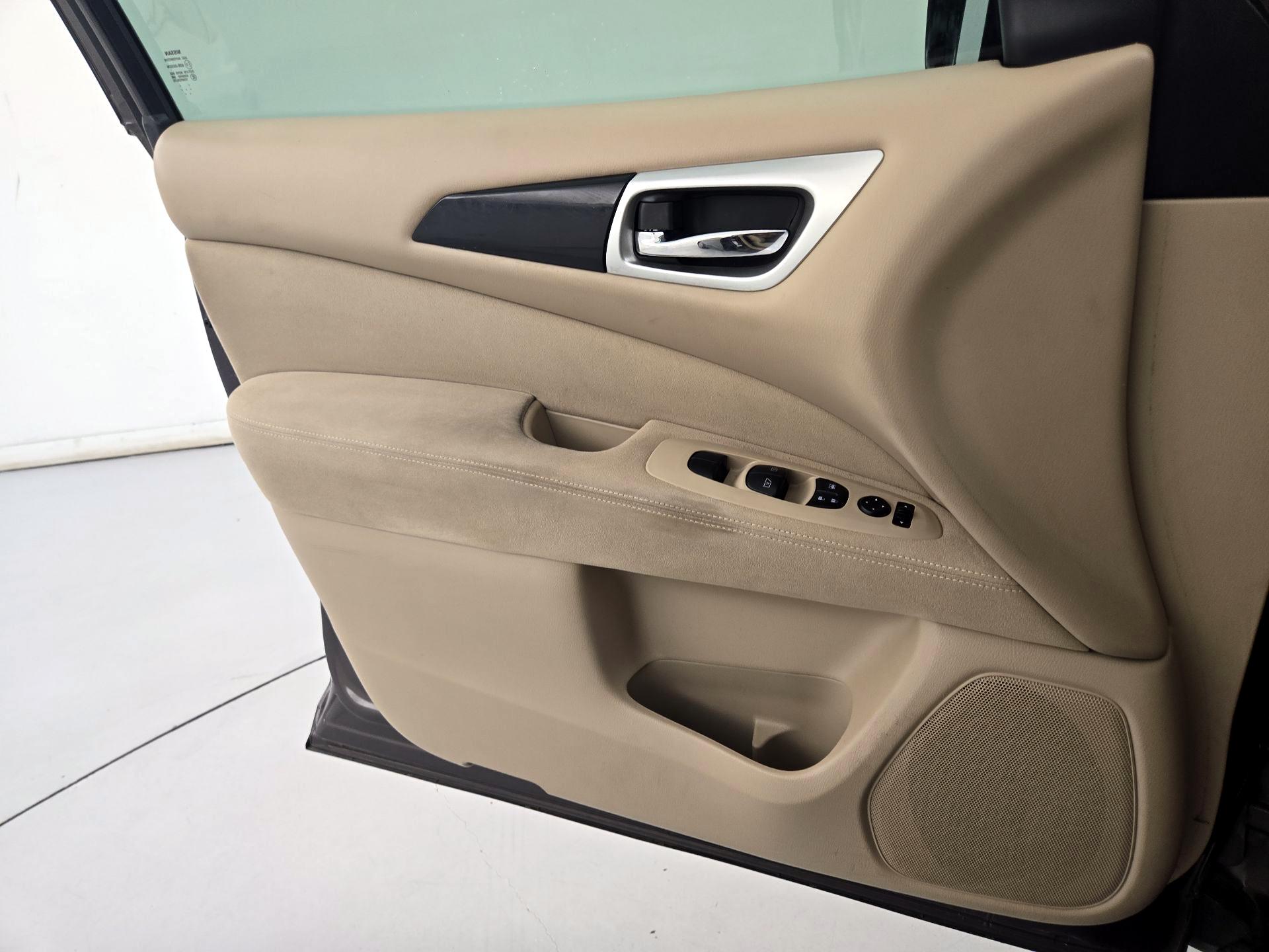Thumbnail: 2015 Nissan Pathfinder - 12