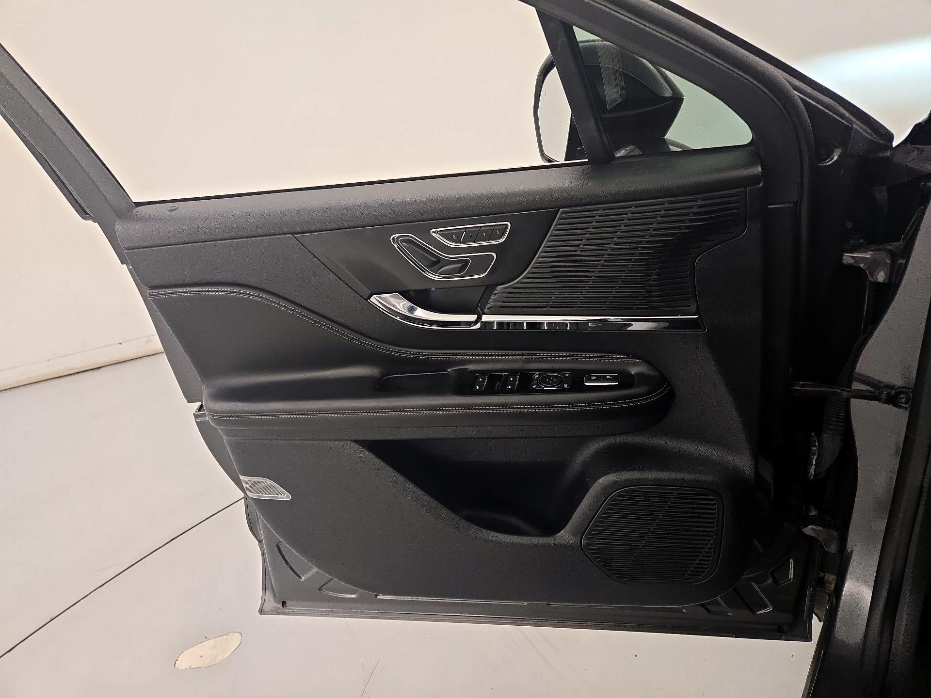 Thumbnail: 2020 Lincoln Corsair - 12