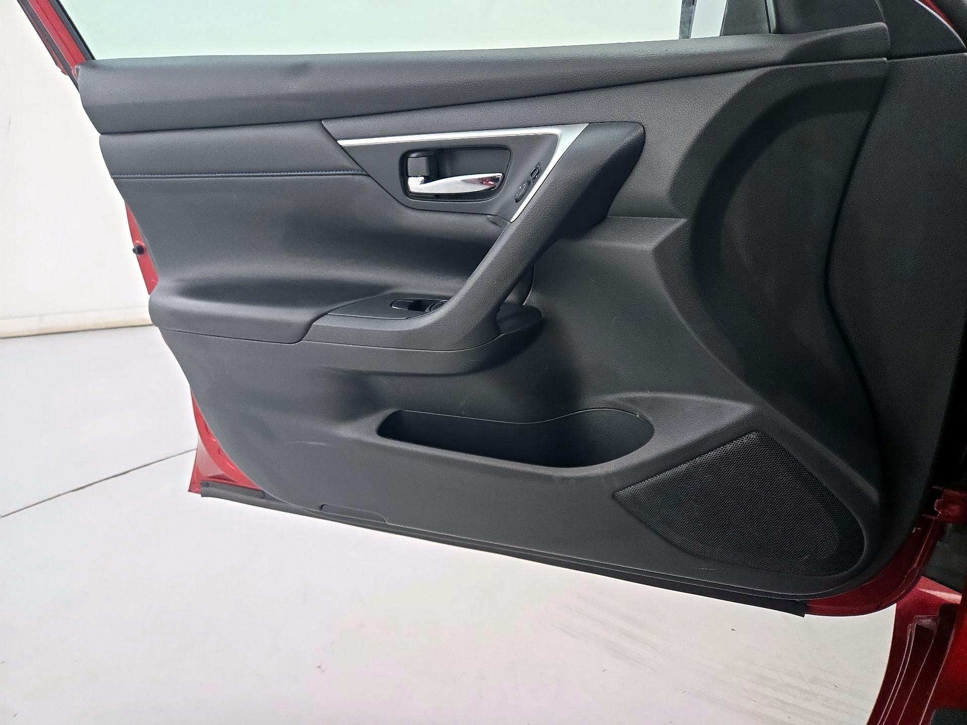 Thumbnail: 2018 Nissan Altima - 12