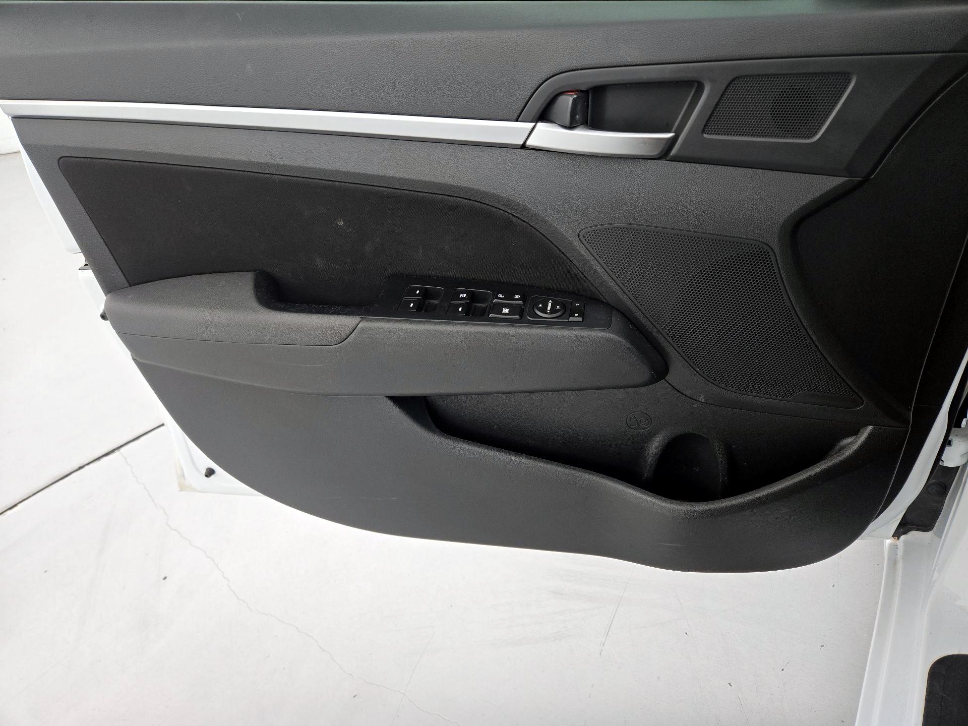 Thumbnail: 2020 Hyundai Elantra - 12