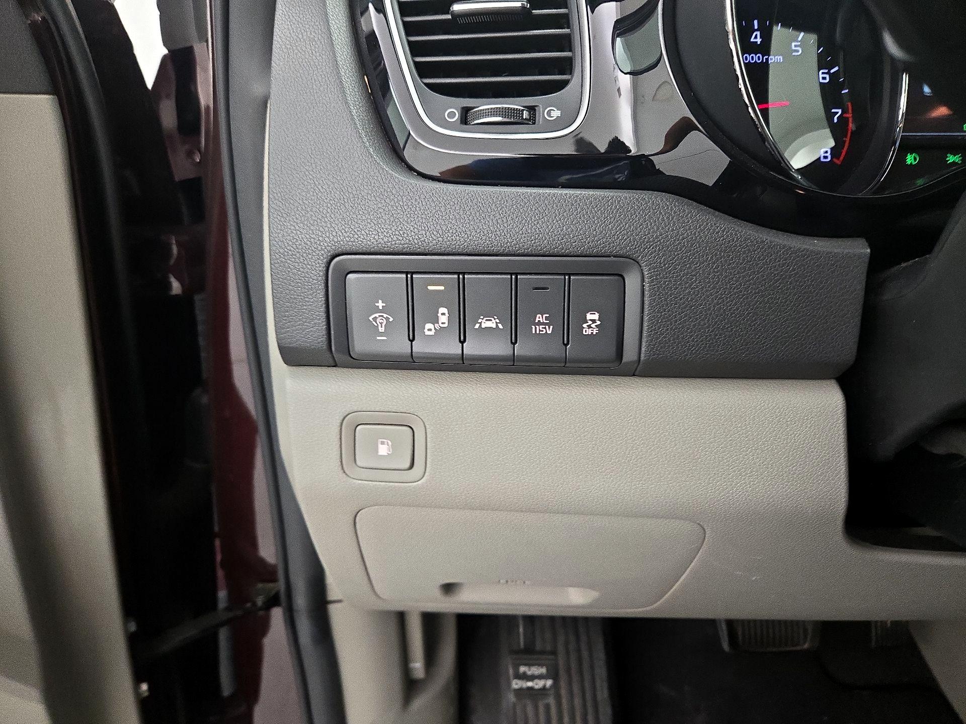 Thumbnail: 2018 Kia Sedona - 13