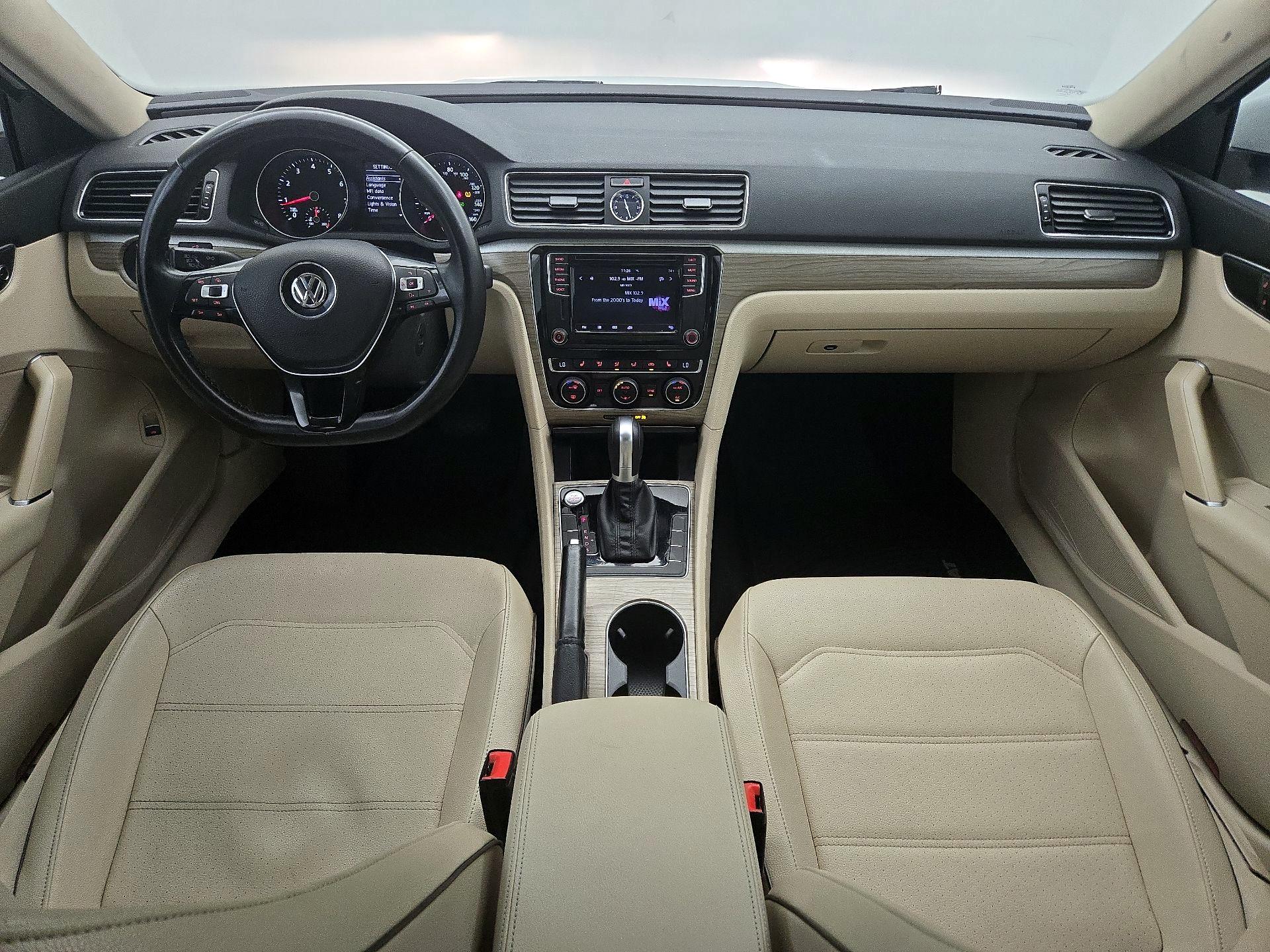 Thumbnail: 2017 Volkswagen Passat - 9