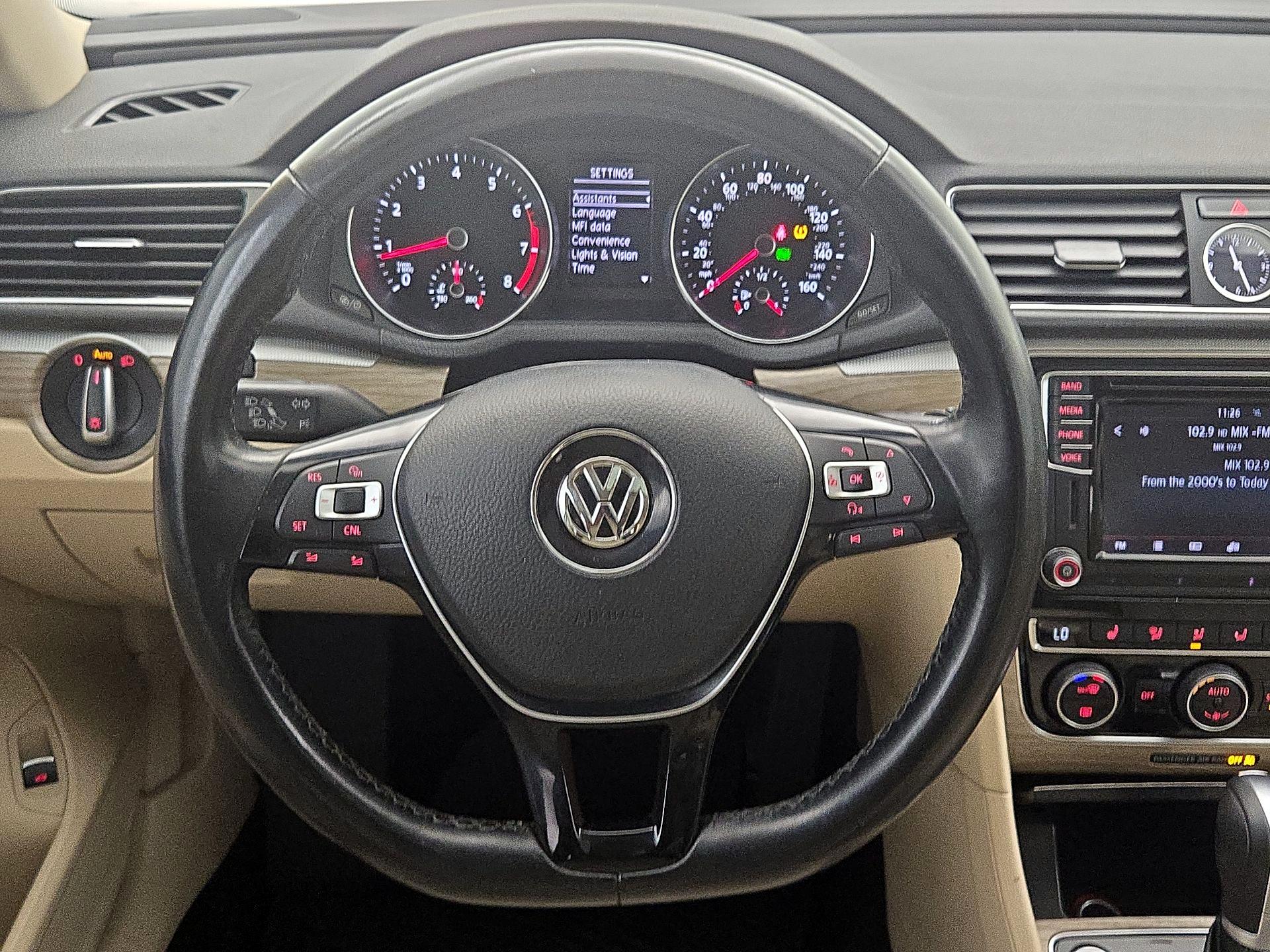 Thumbnail: 2017 Volkswagen Passat - 10