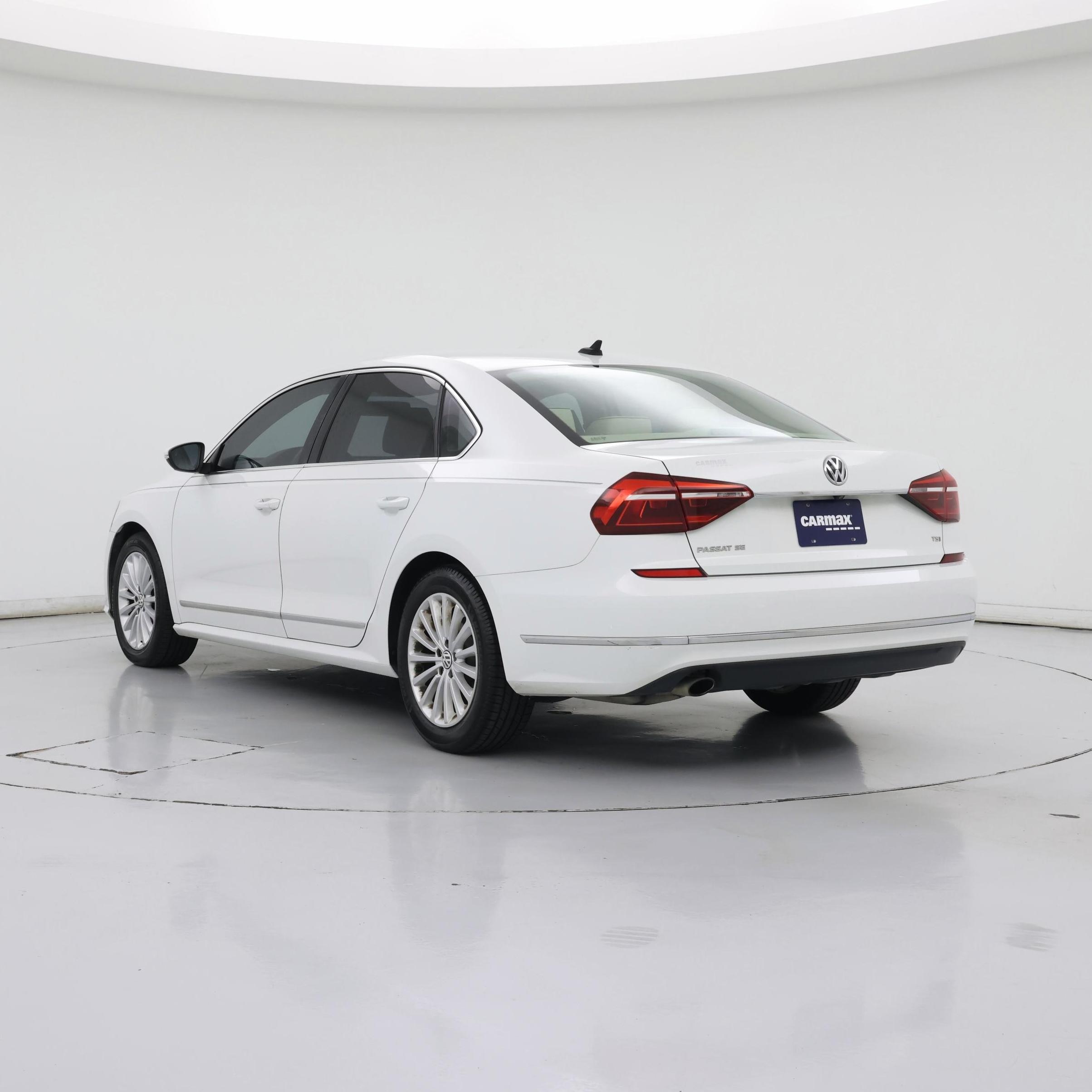 Thumbnail: 2017 Volkswagen Passat - 2