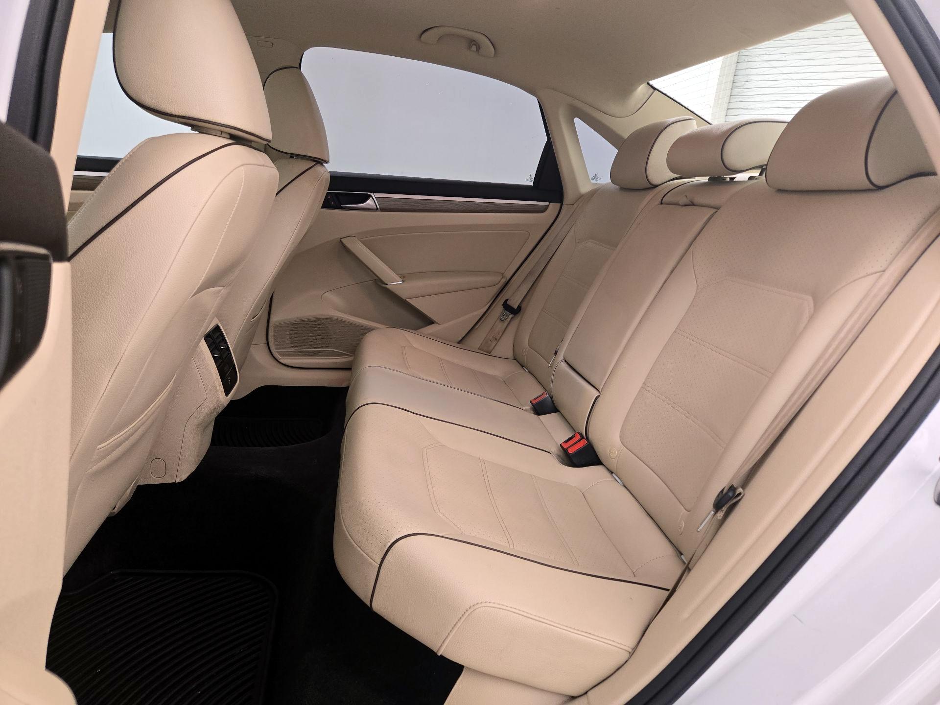 Thumbnail: 2017 Volkswagen Passat - 20