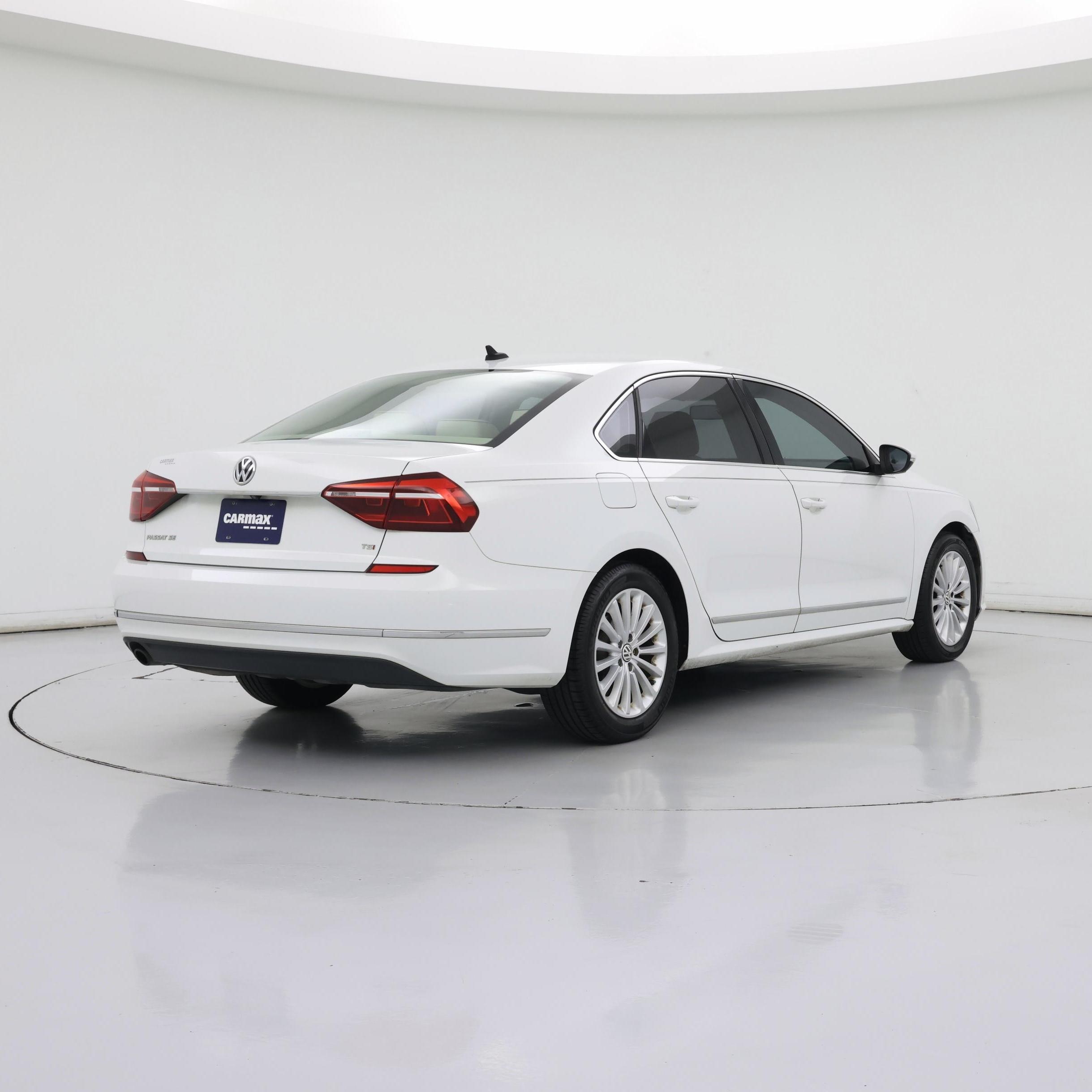Thumbnail: 2017 Volkswagen Passat - 8
