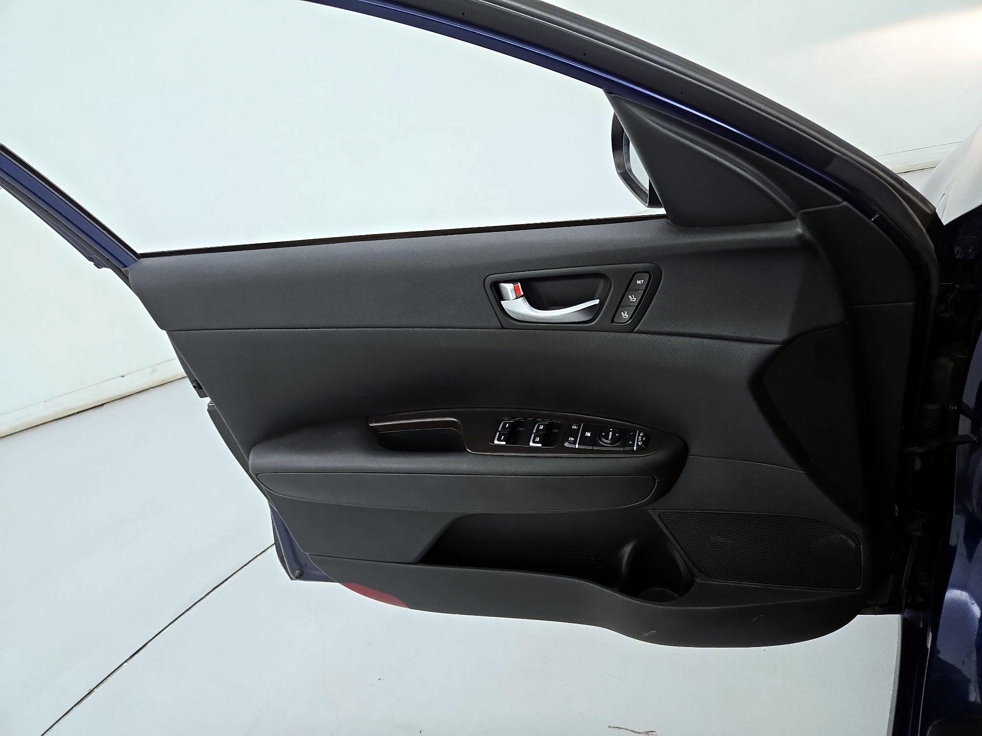Thumbnail: 2016 Kia Optima - 12