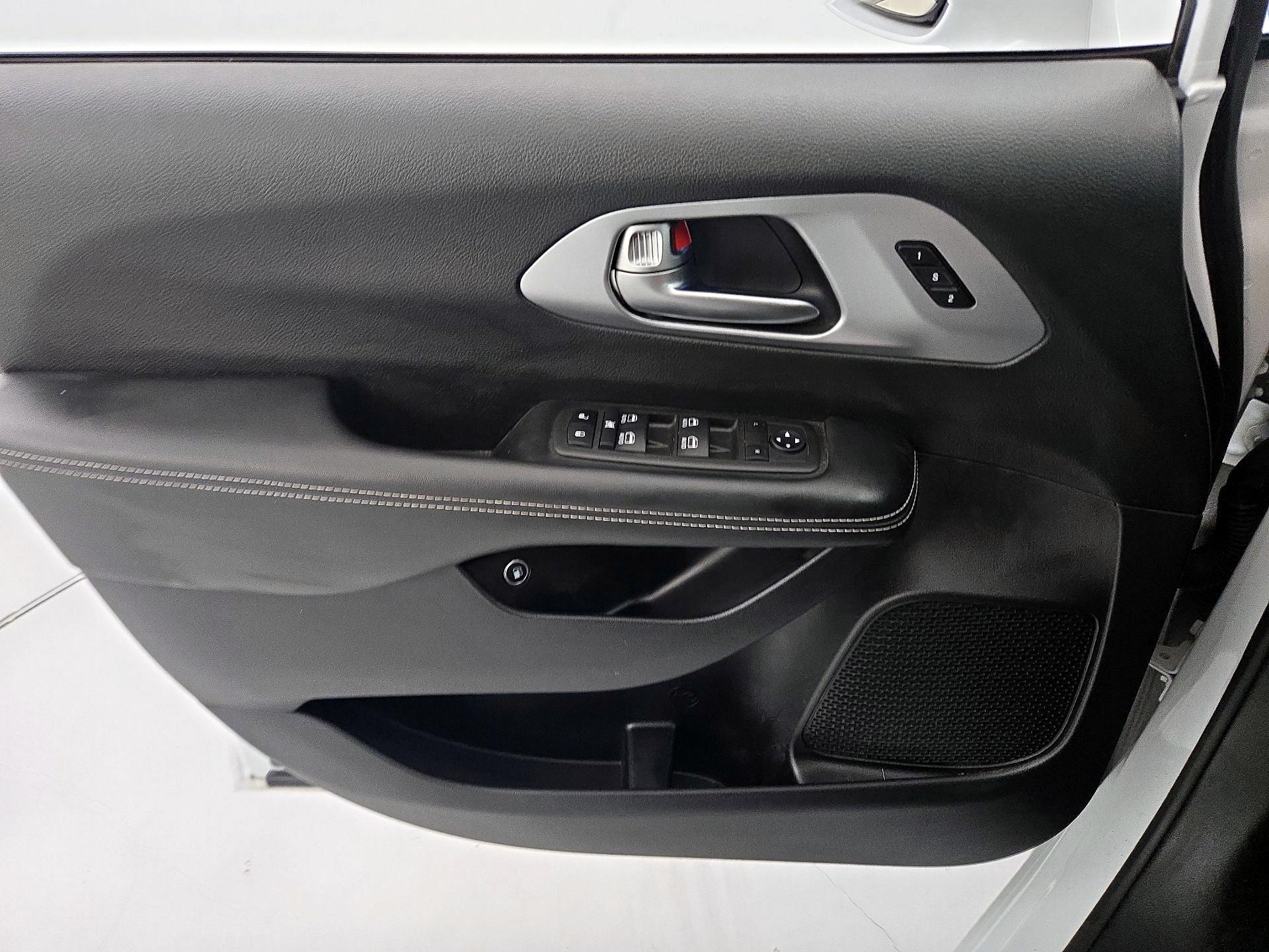 Thumbnail: 2022 Chrysler Pacifica - 12