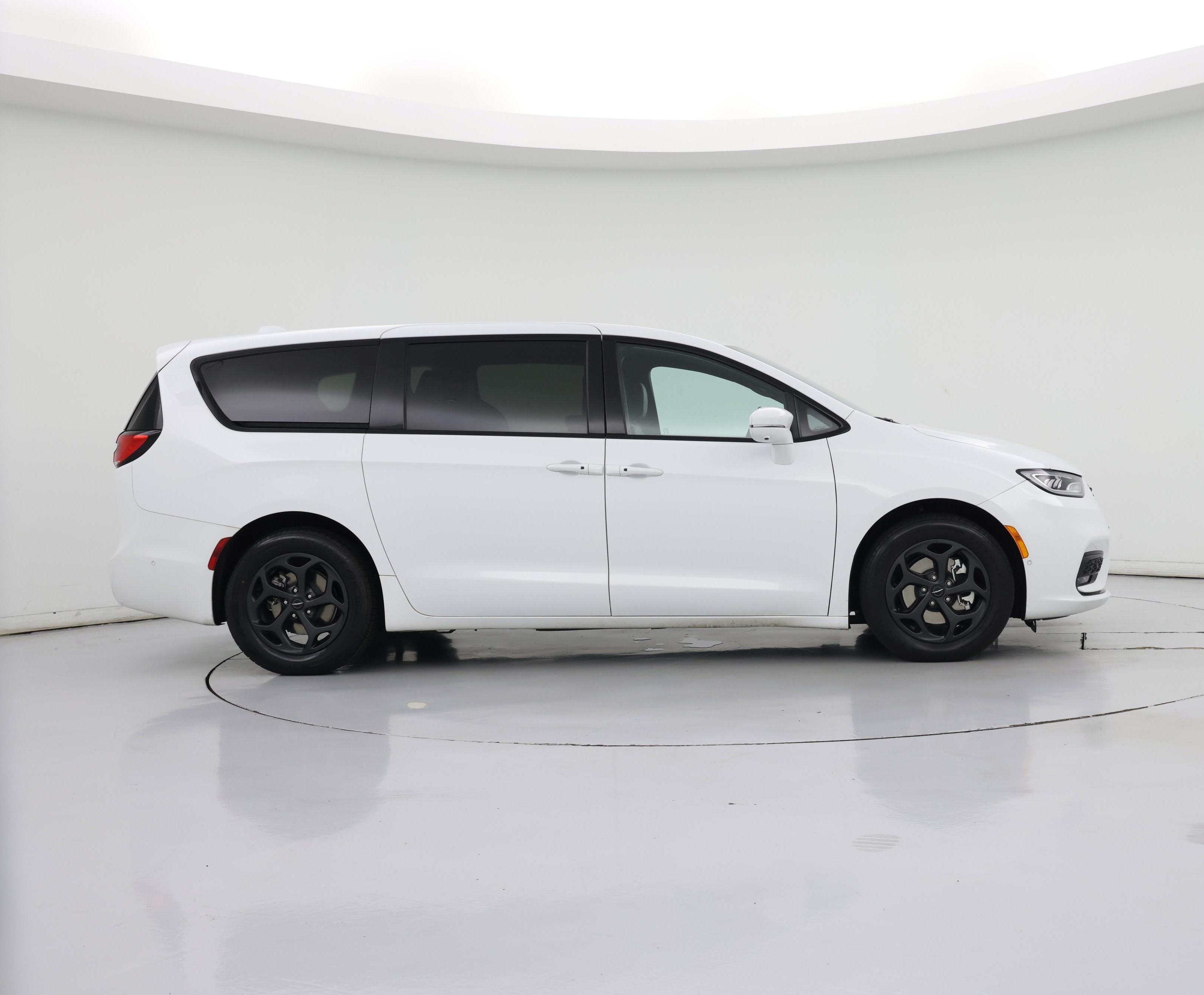 Thumbnail: 2022 Chrysler Pacifica - 7