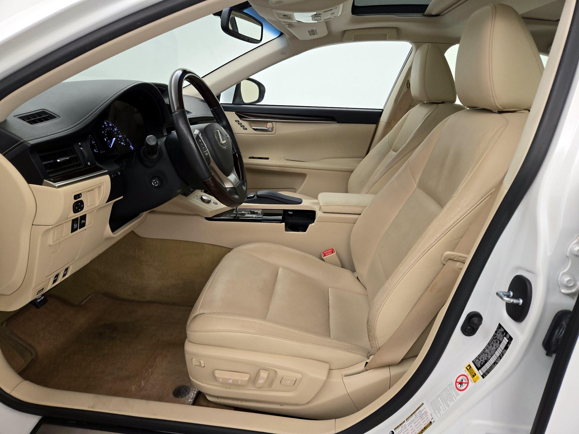 Thumbnail: 2014 Lexus ES - 11
