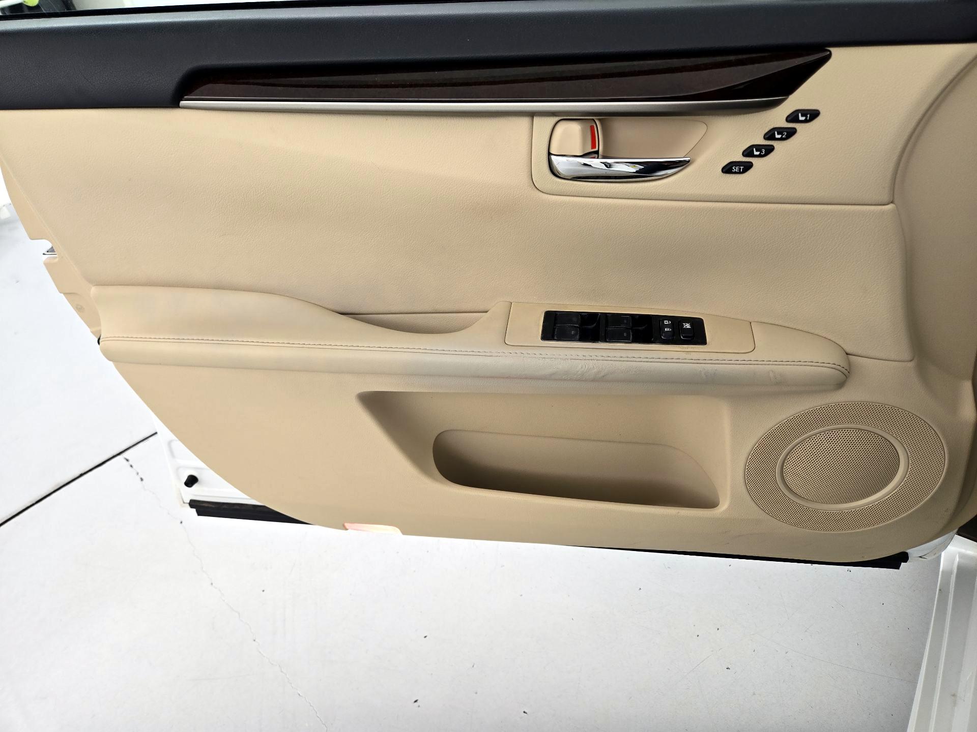 Thumbnail: 2014 Lexus ES - 12