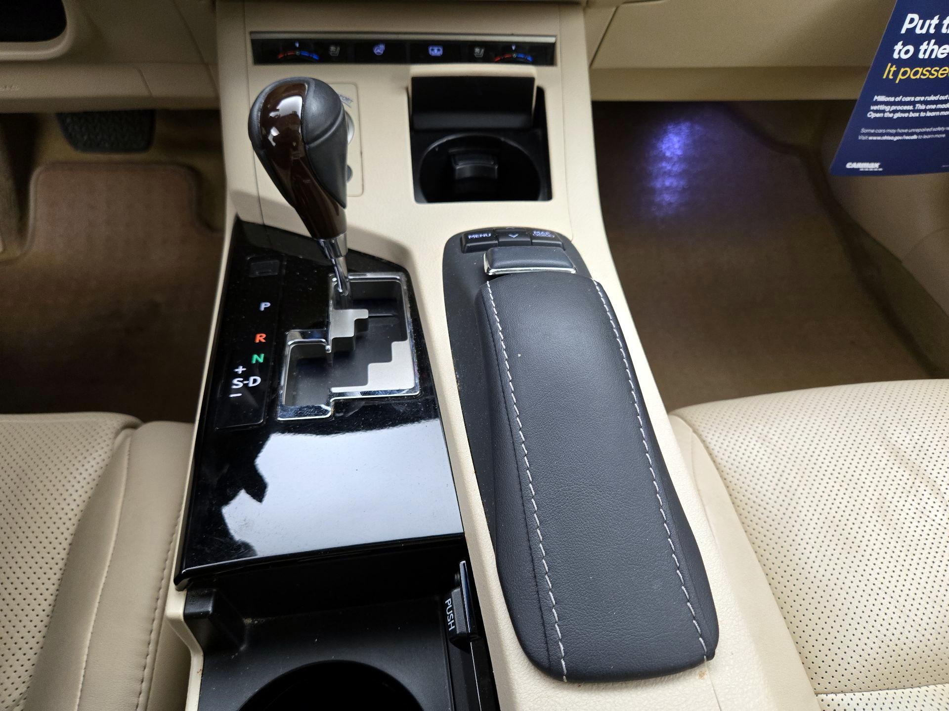Thumbnail: 2014 Lexus ES - 18