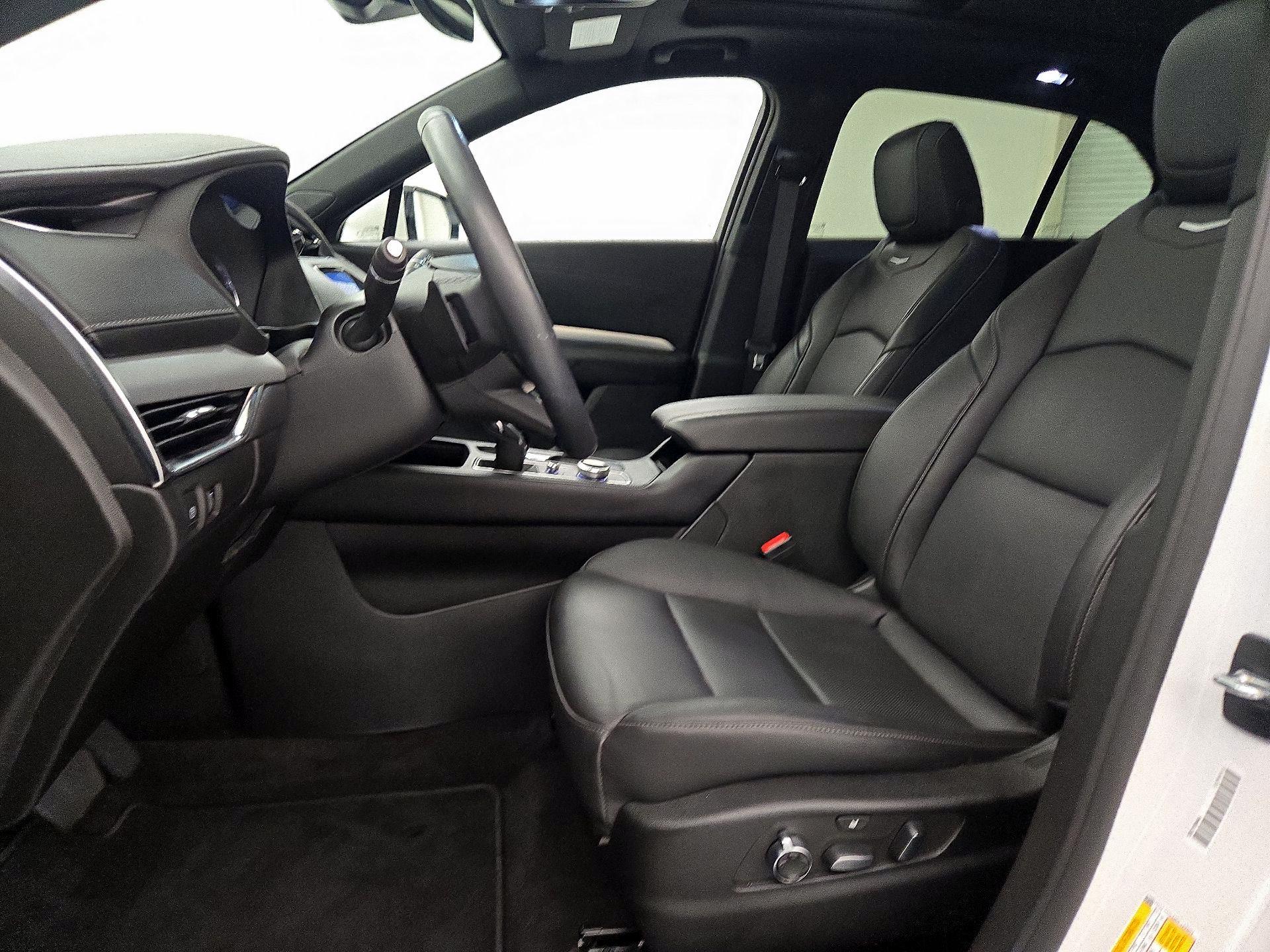 Thumbnail: 2023 Cadillac XT4 - 11