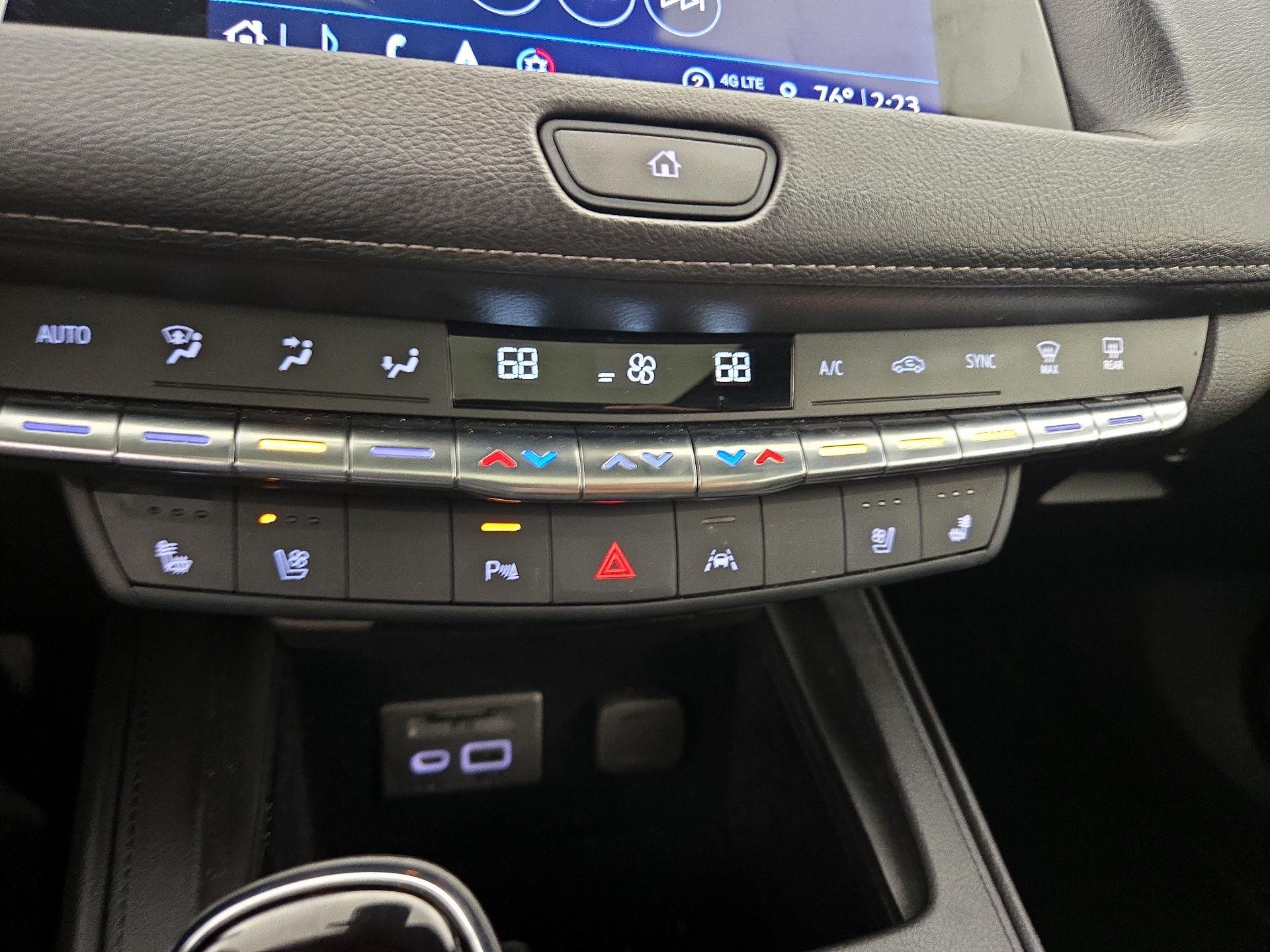 Thumbnail: 2023 Cadillac XT4 - 16