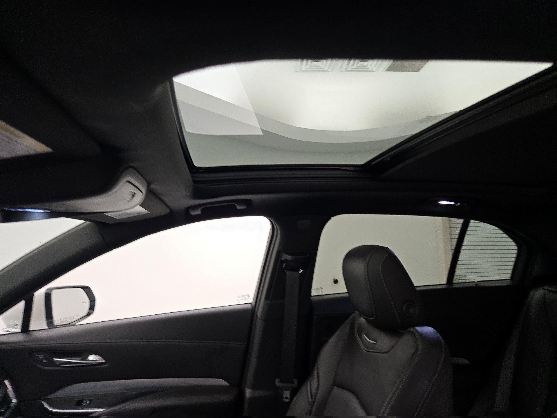Thumbnail: 2023 Cadillac XT4 - 19