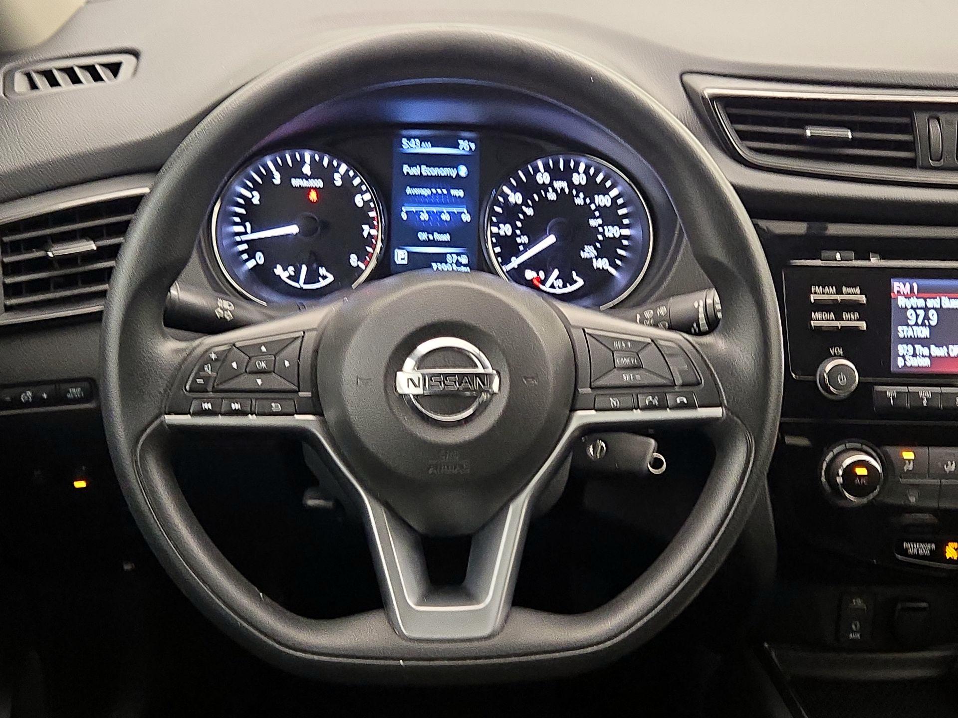 Thumbnail: 2017 Nissan Rogue - 10