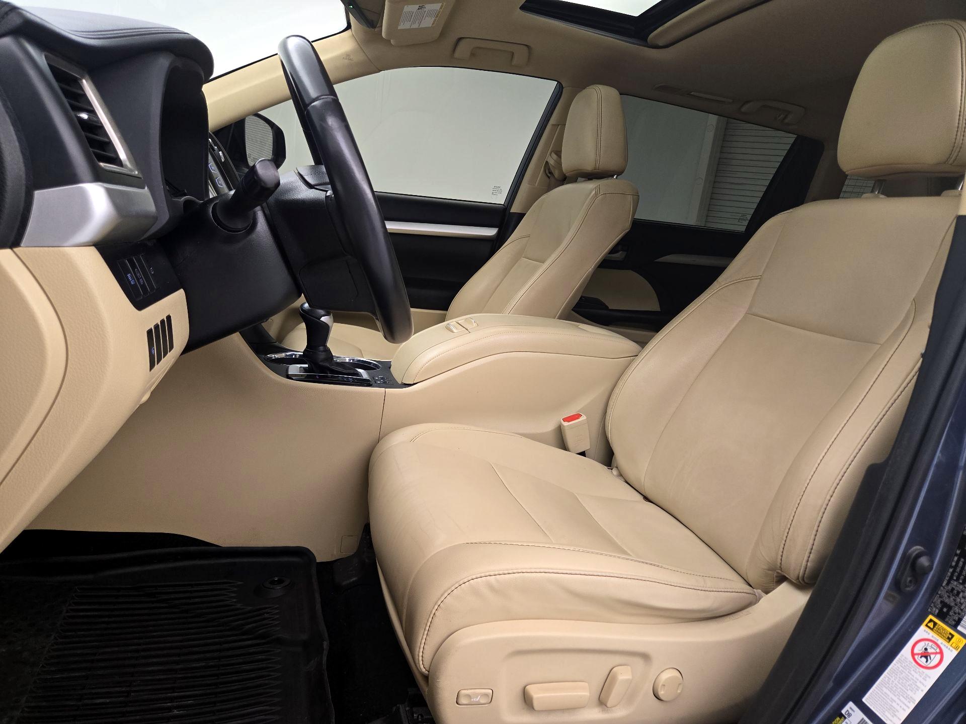 Thumbnail: 2019 Toyota Highlander - 11