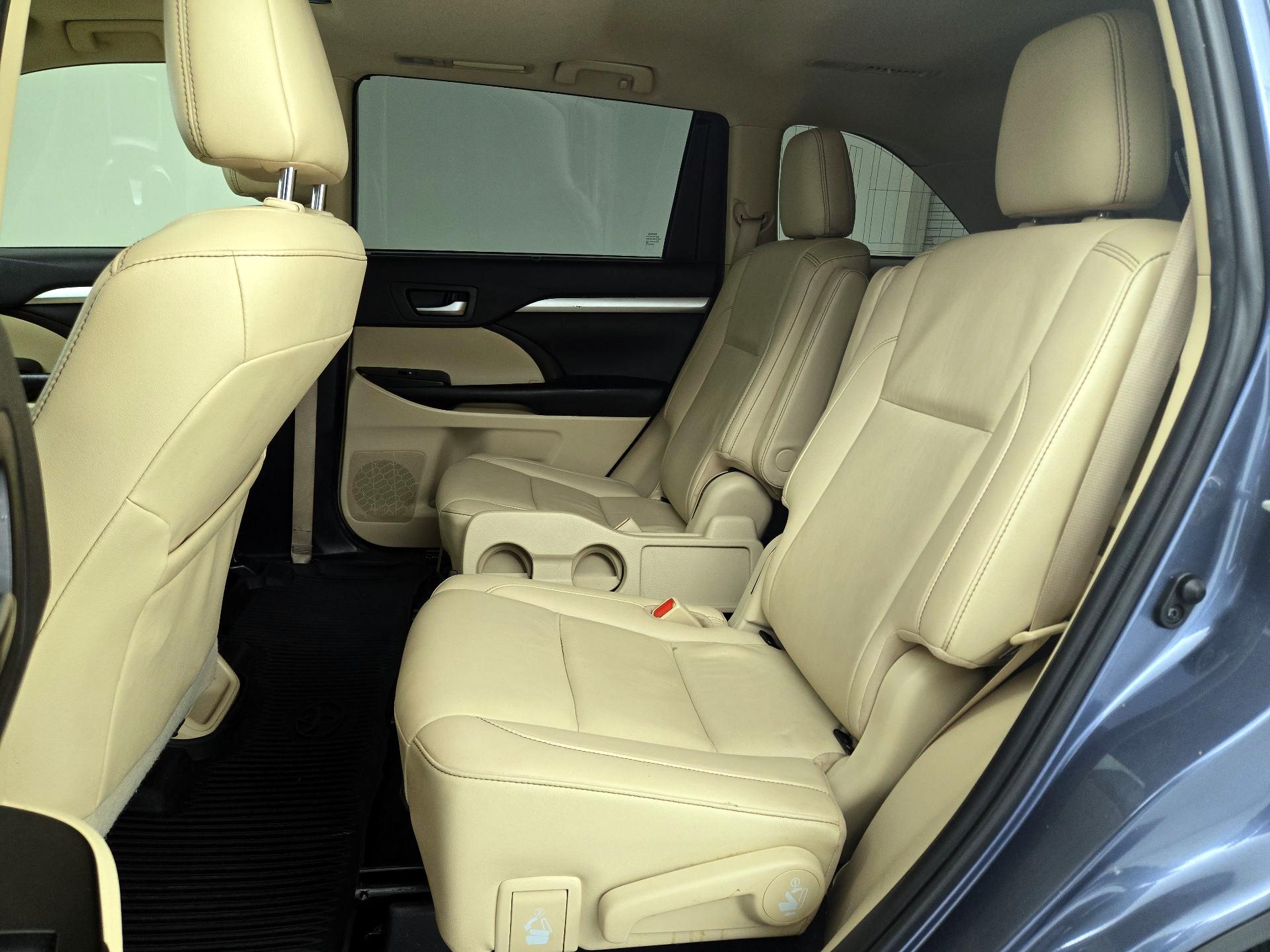 Thumbnail: 2019 Toyota Highlander - 20