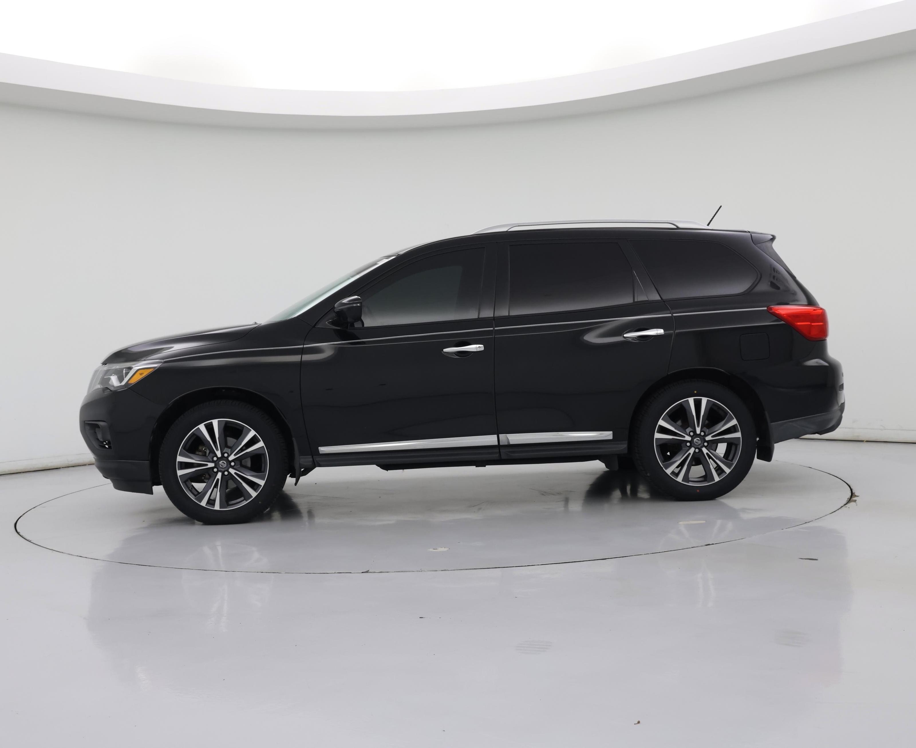 Thumbnail: 2017 Nissan Pathfinder - 3