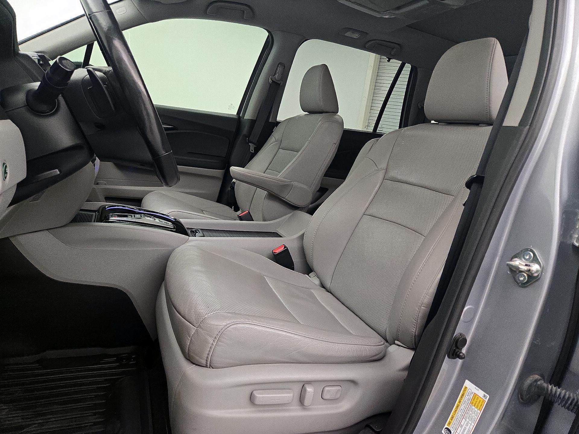 Thumbnail: 2019 Honda Pilot - 11