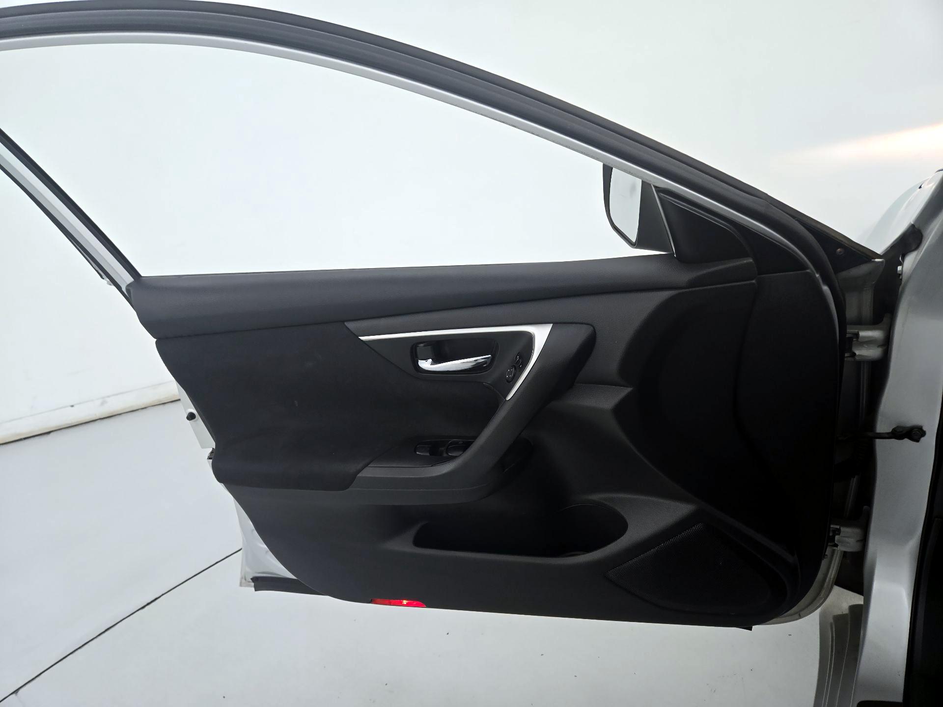 Thumbnail: 2015 Nissan Altima - 12