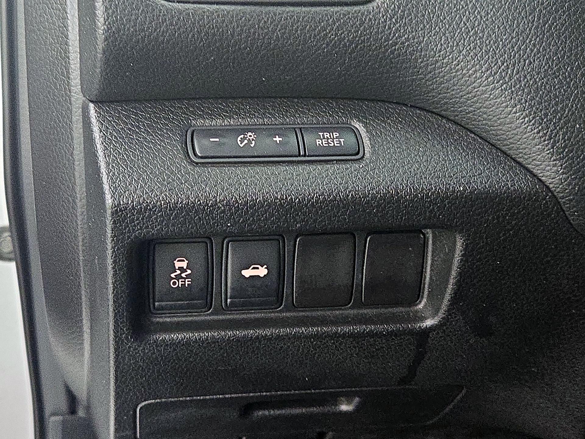 Thumbnail: 2015 Nissan Altima - 13