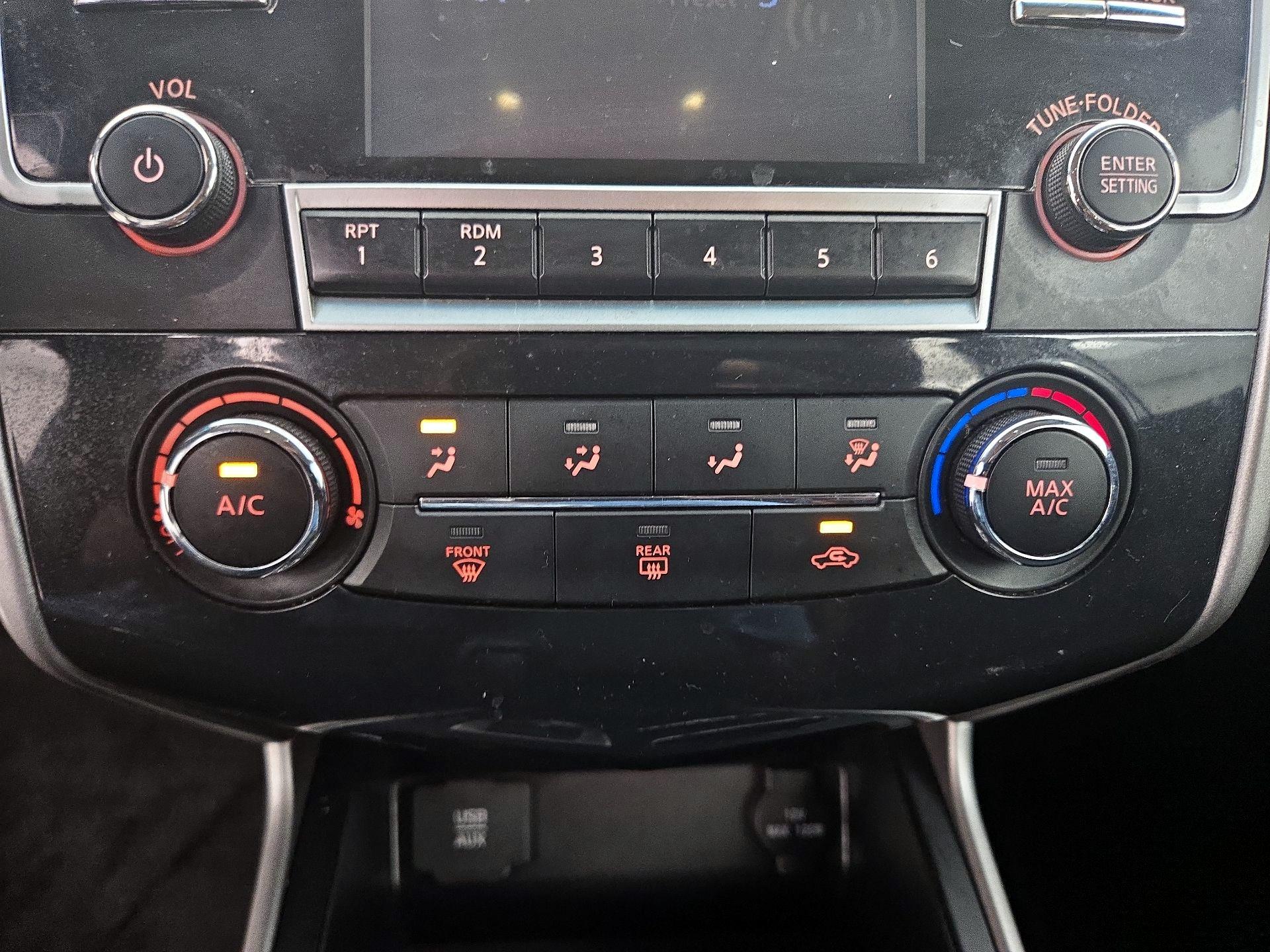 Thumbnail: 2015 Nissan Altima - 16