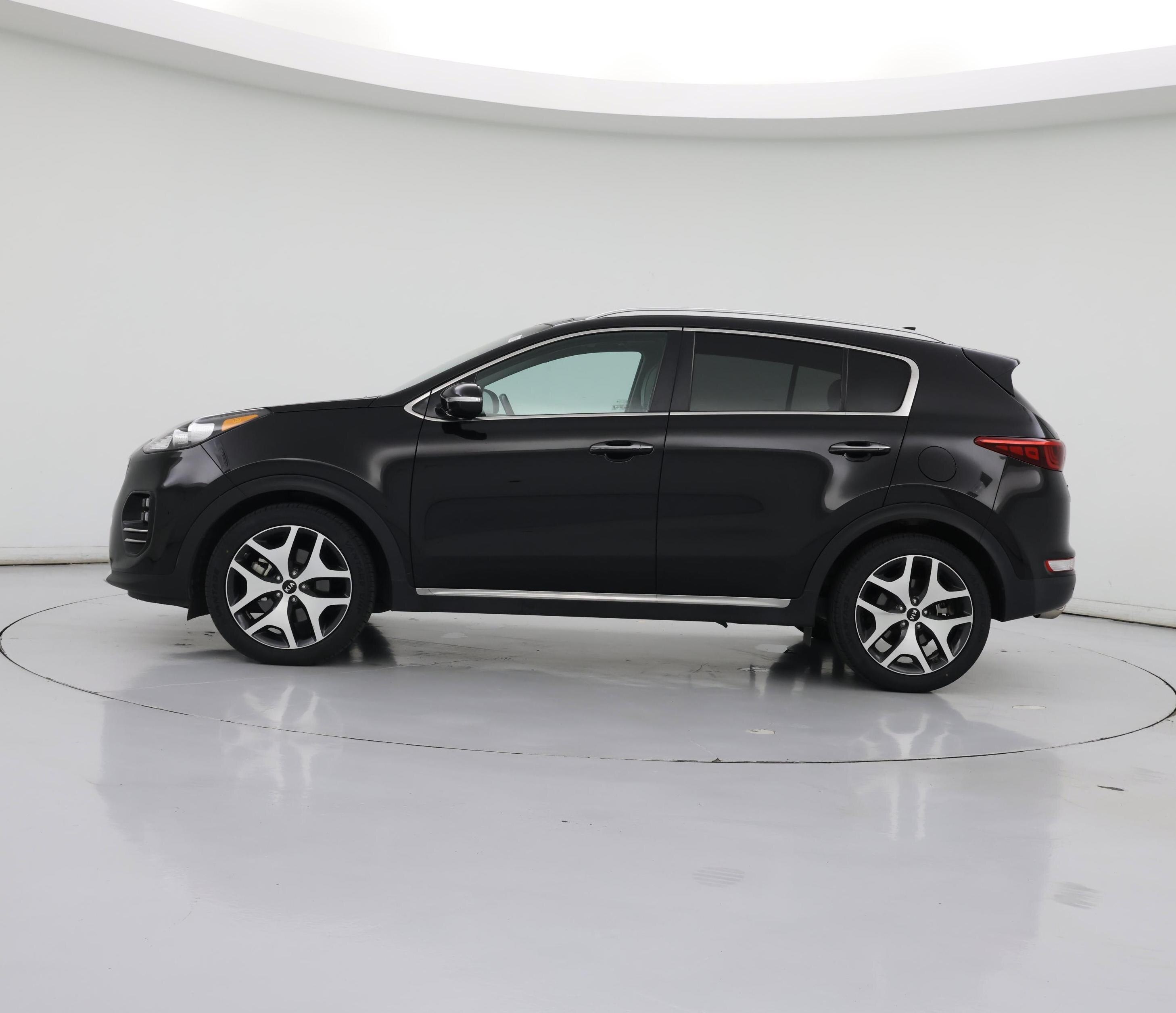 Thumbnail: 2017 Kia Sportage - 3