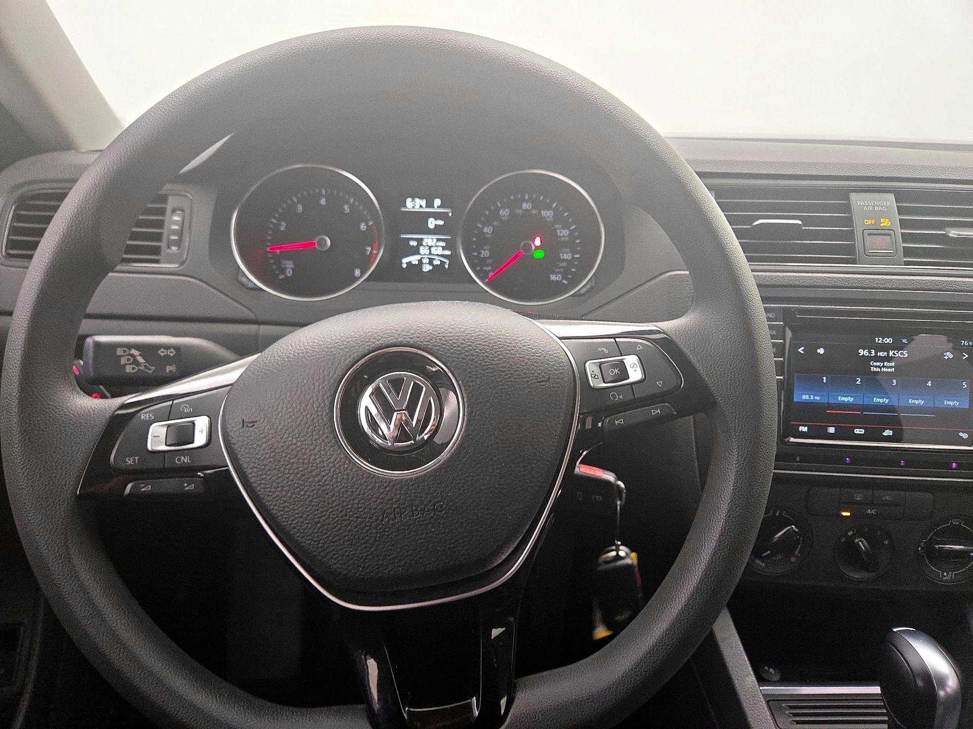 Thumbnail: 2016 Volkswagen Jetta - 10