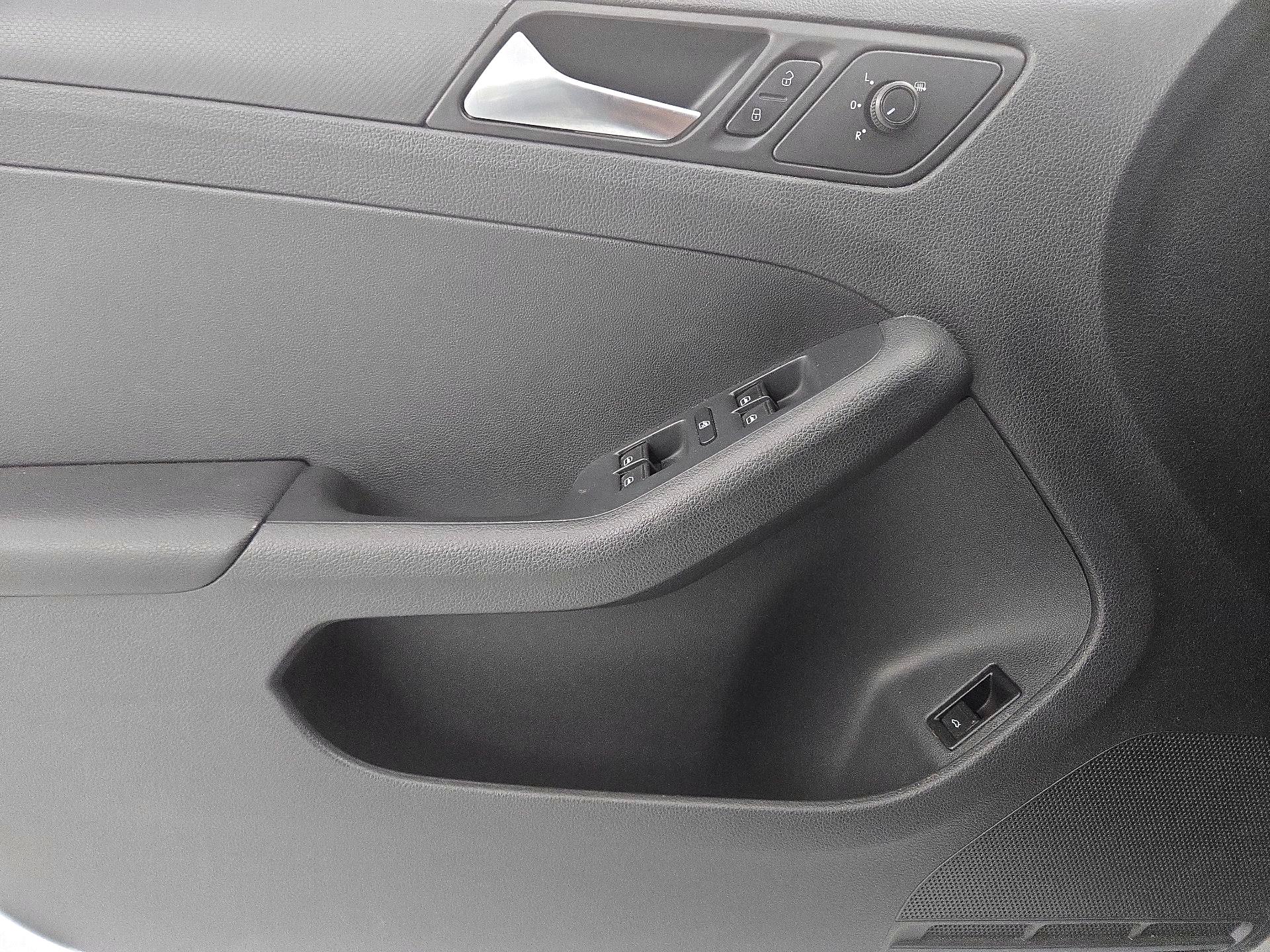 Thumbnail: 2016 Volkswagen Jetta - 12