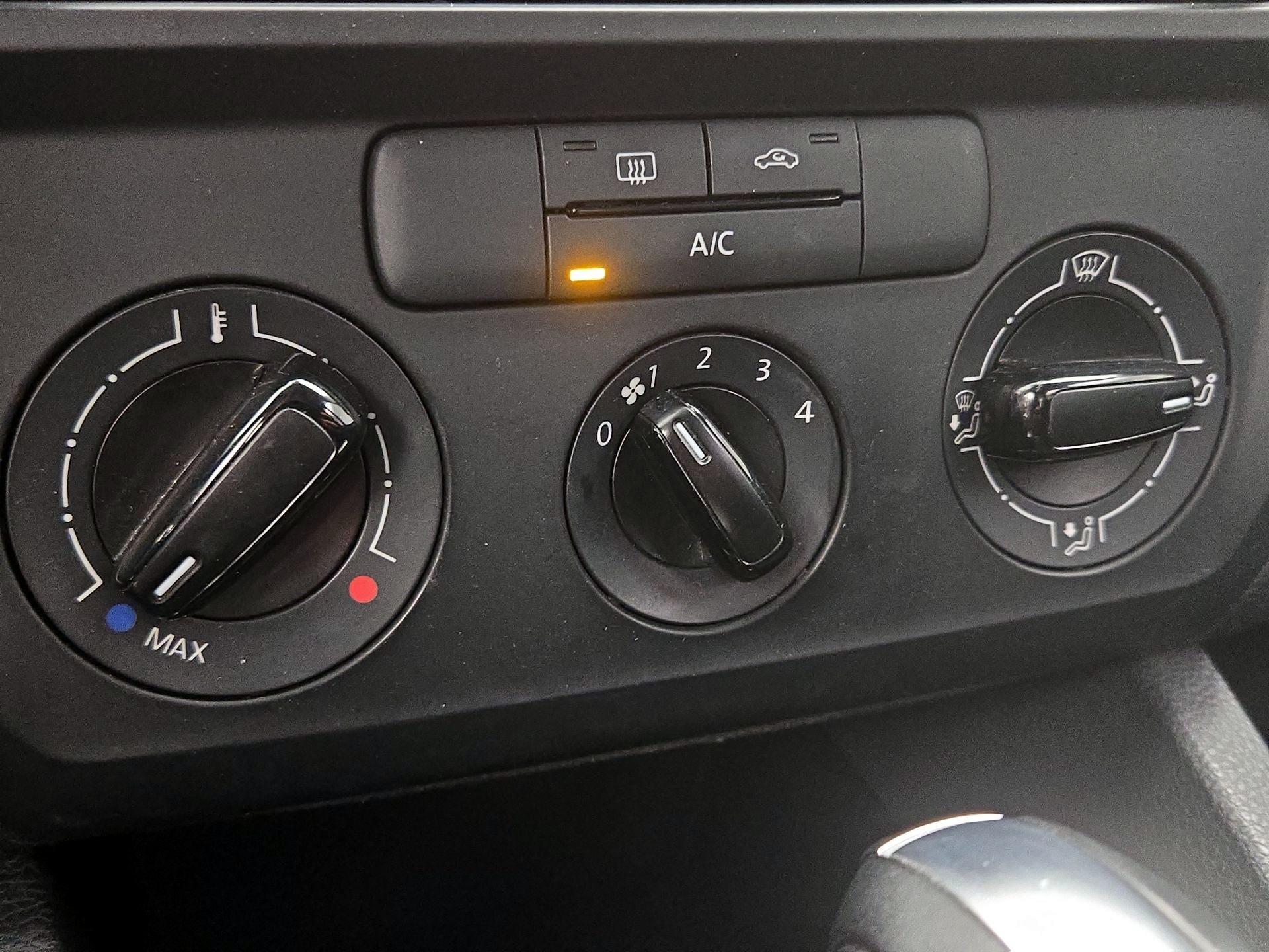 Thumbnail: 2016 Volkswagen Jetta - 16