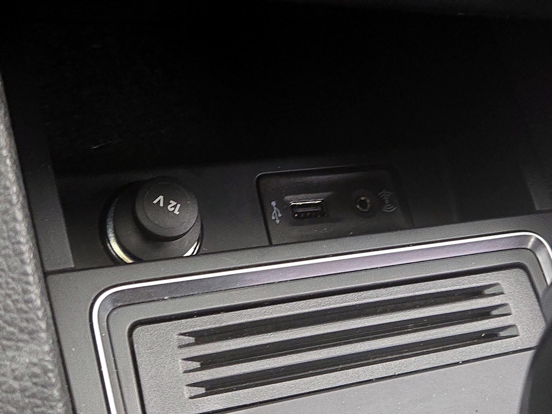 Thumbnail: 2016 Volkswagen Jetta - 18