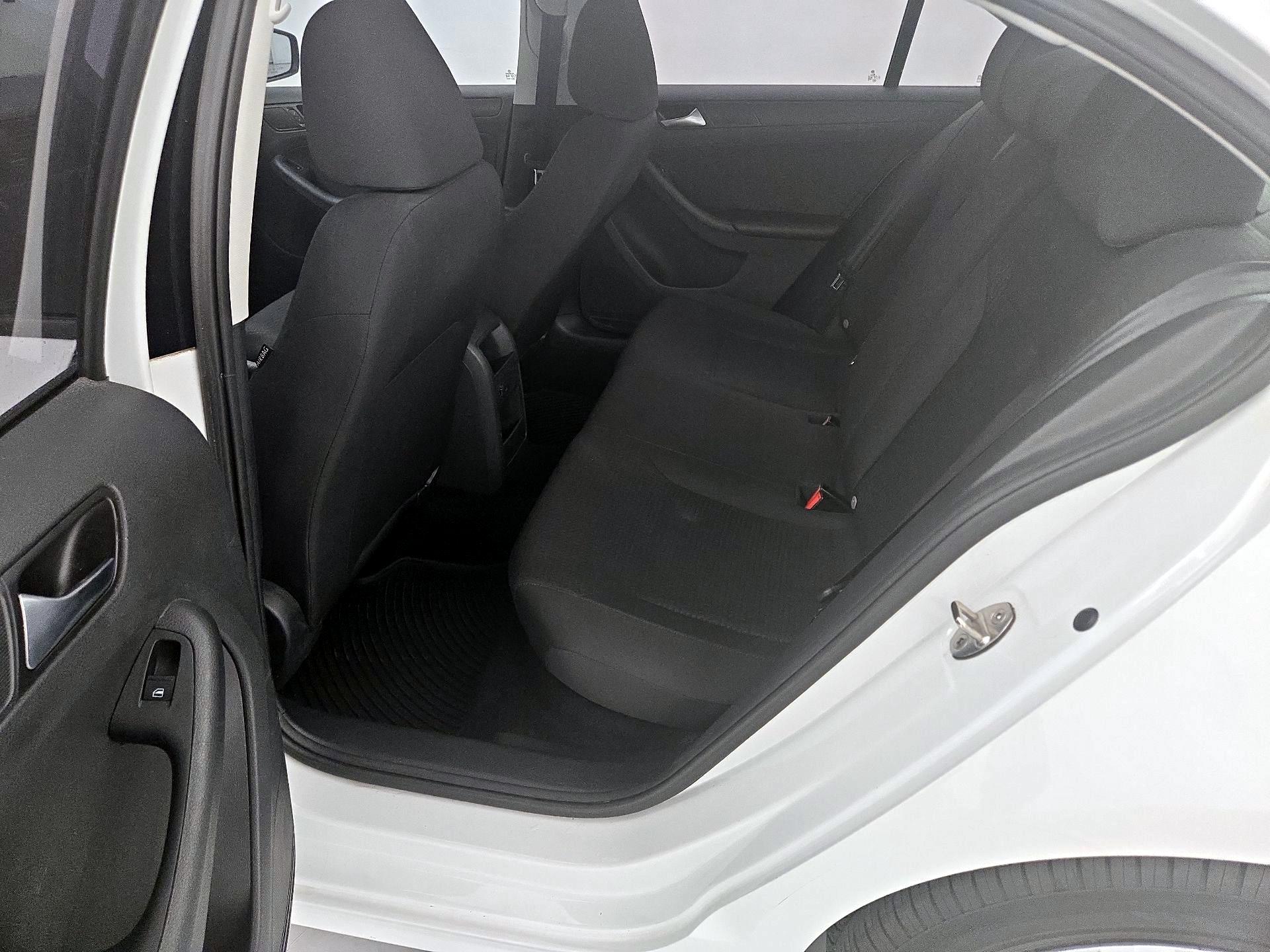 Thumbnail: 2016 Volkswagen Jetta - 19