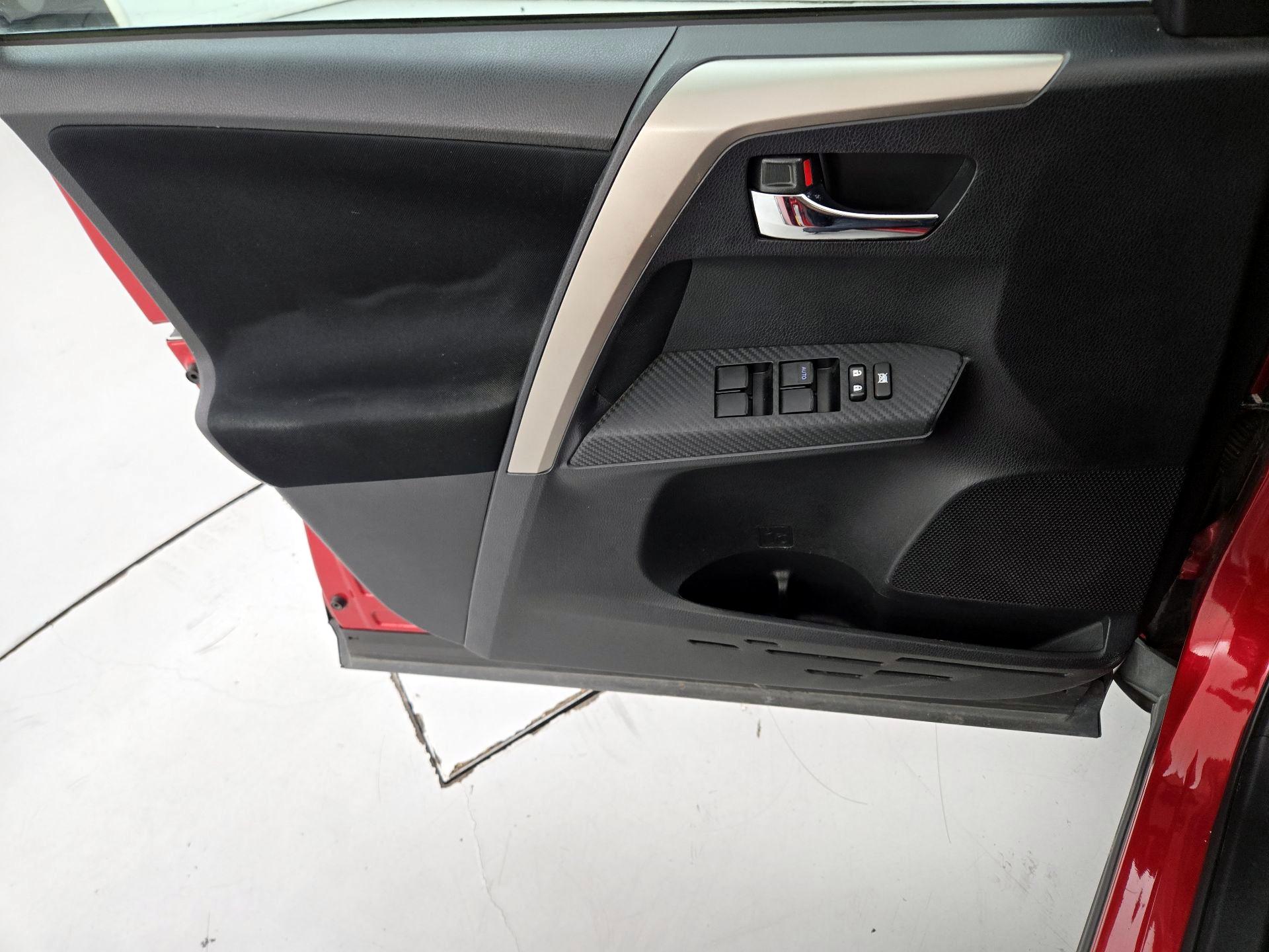 Thumbnail: 2015 Toyota RAV4 - 12