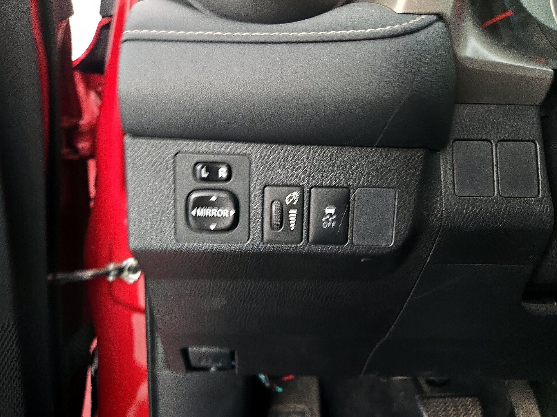 Thumbnail: 2015 Toyota RAV4 - 13