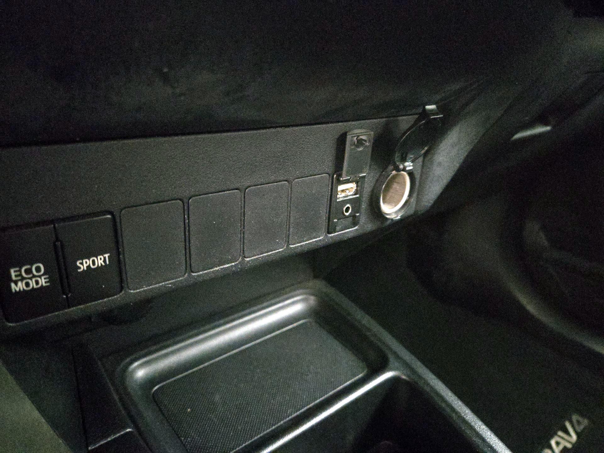 Thumbnail: 2015 Toyota RAV4 - 18
