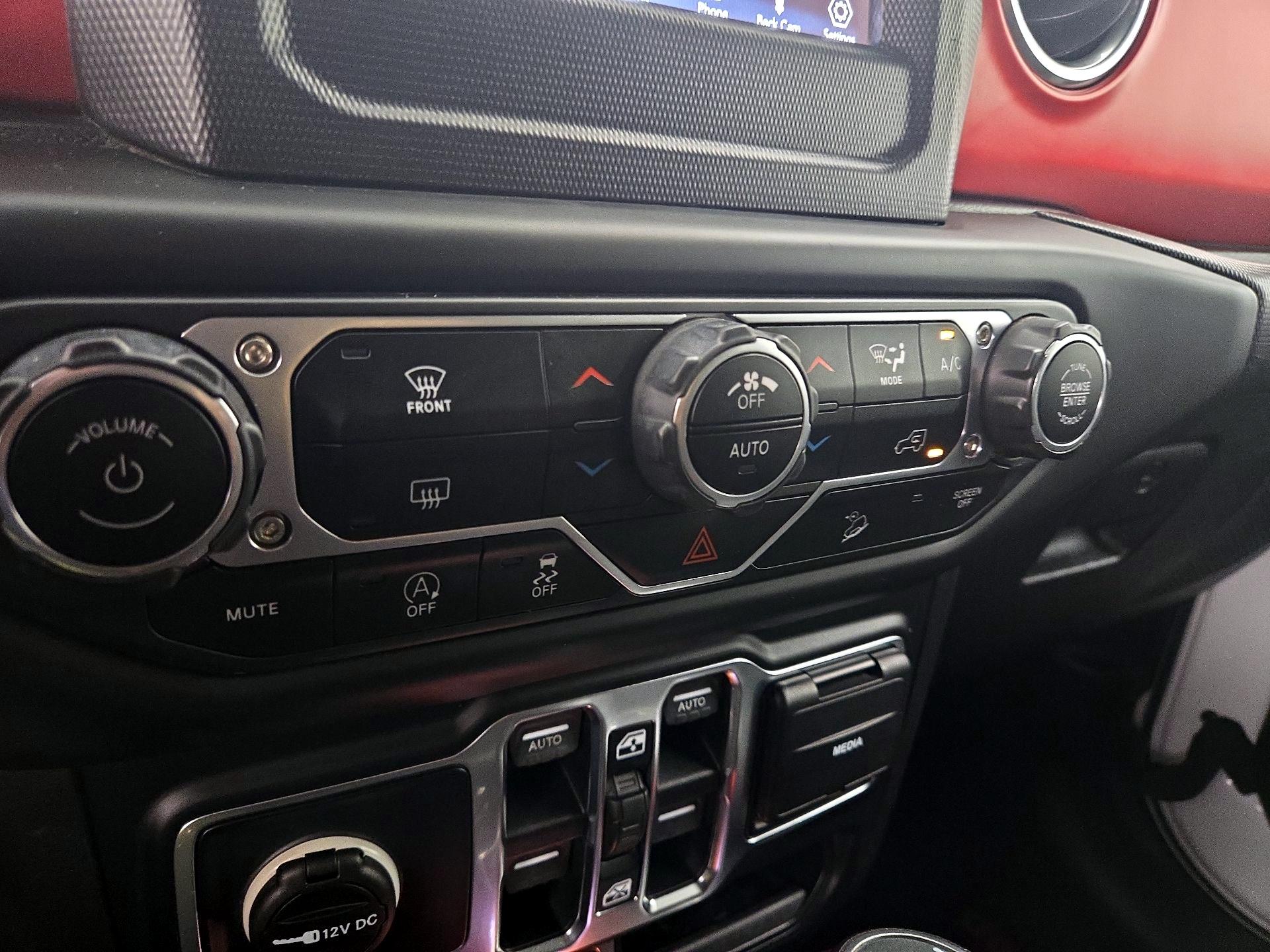 Thumbnail: 2019 Jeep Wrangler - 16