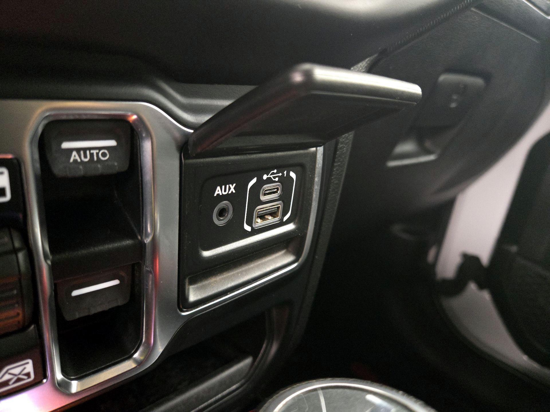 Thumbnail: 2019 Jeep Wrangler - 18