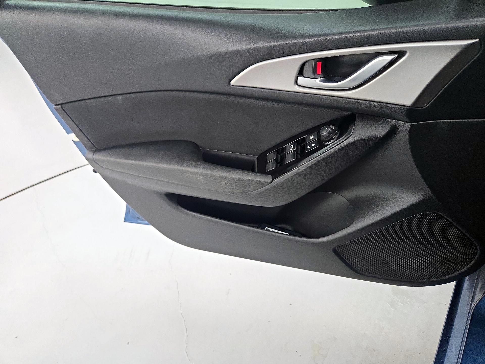 Thumbnail: 2018 Mazda Mazda3 - 12