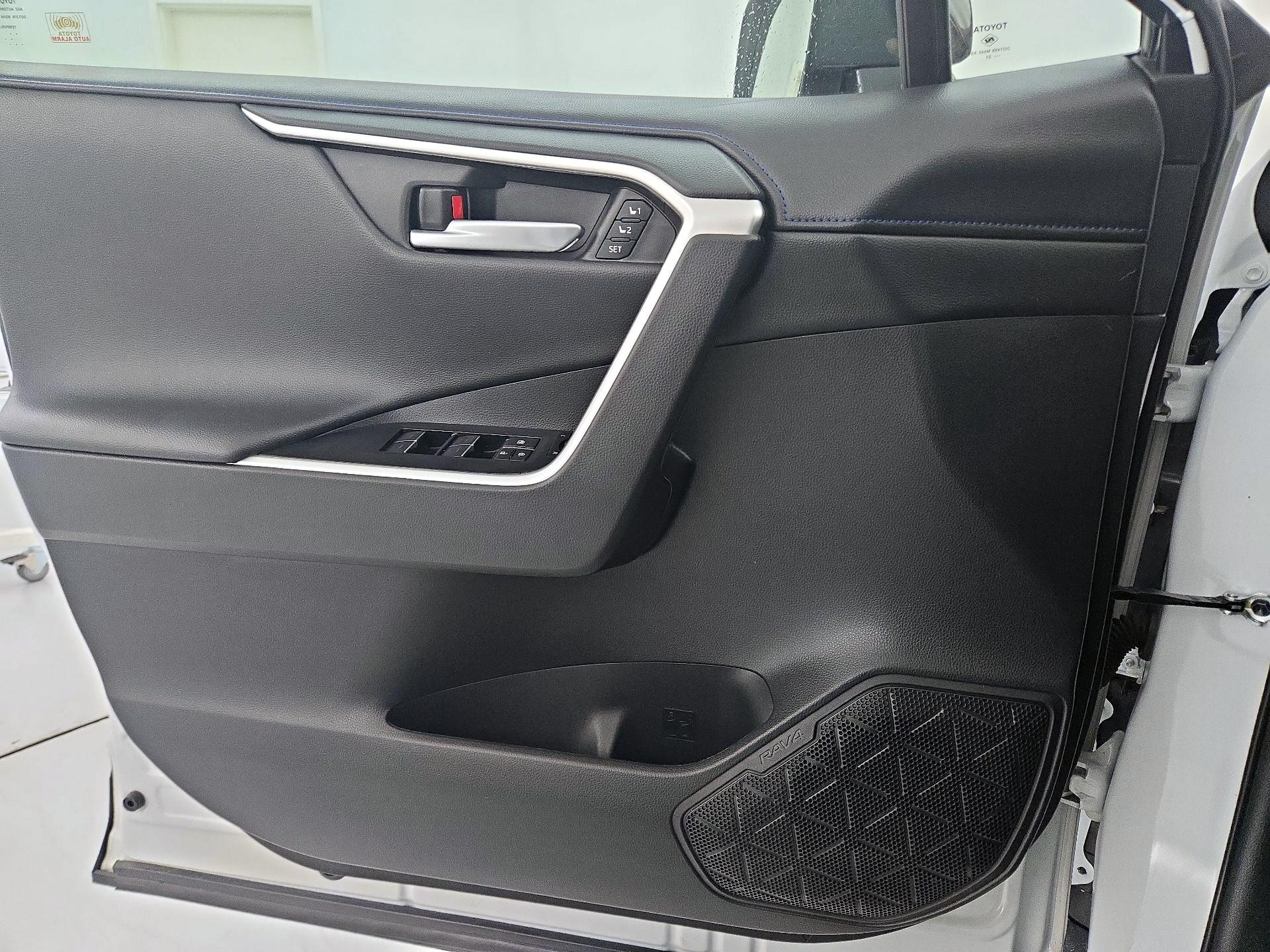 Thumbnail: 2023 Toyota RAV4 - 12