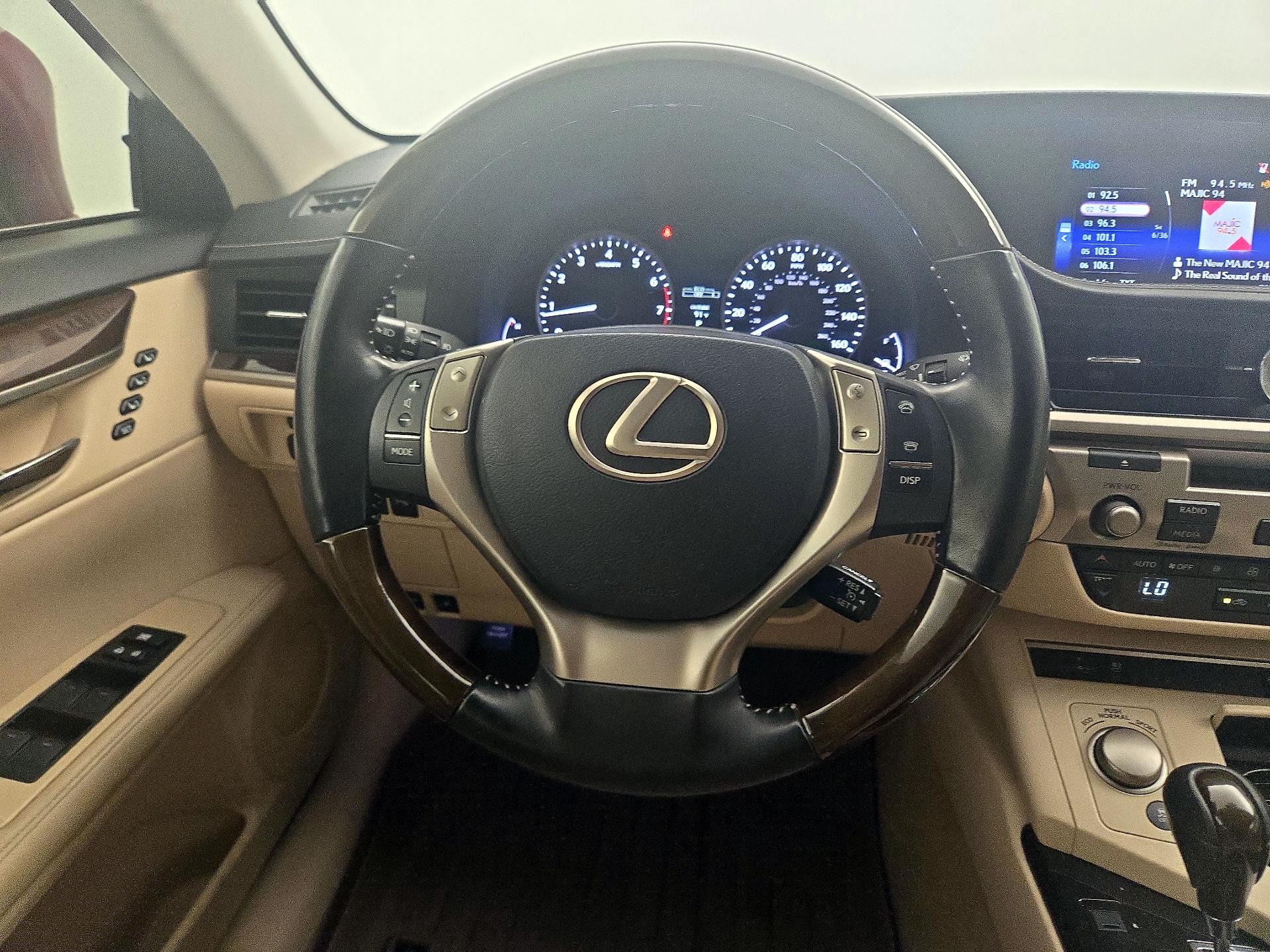 Thumbnail: 2015 Lexus ES - 10