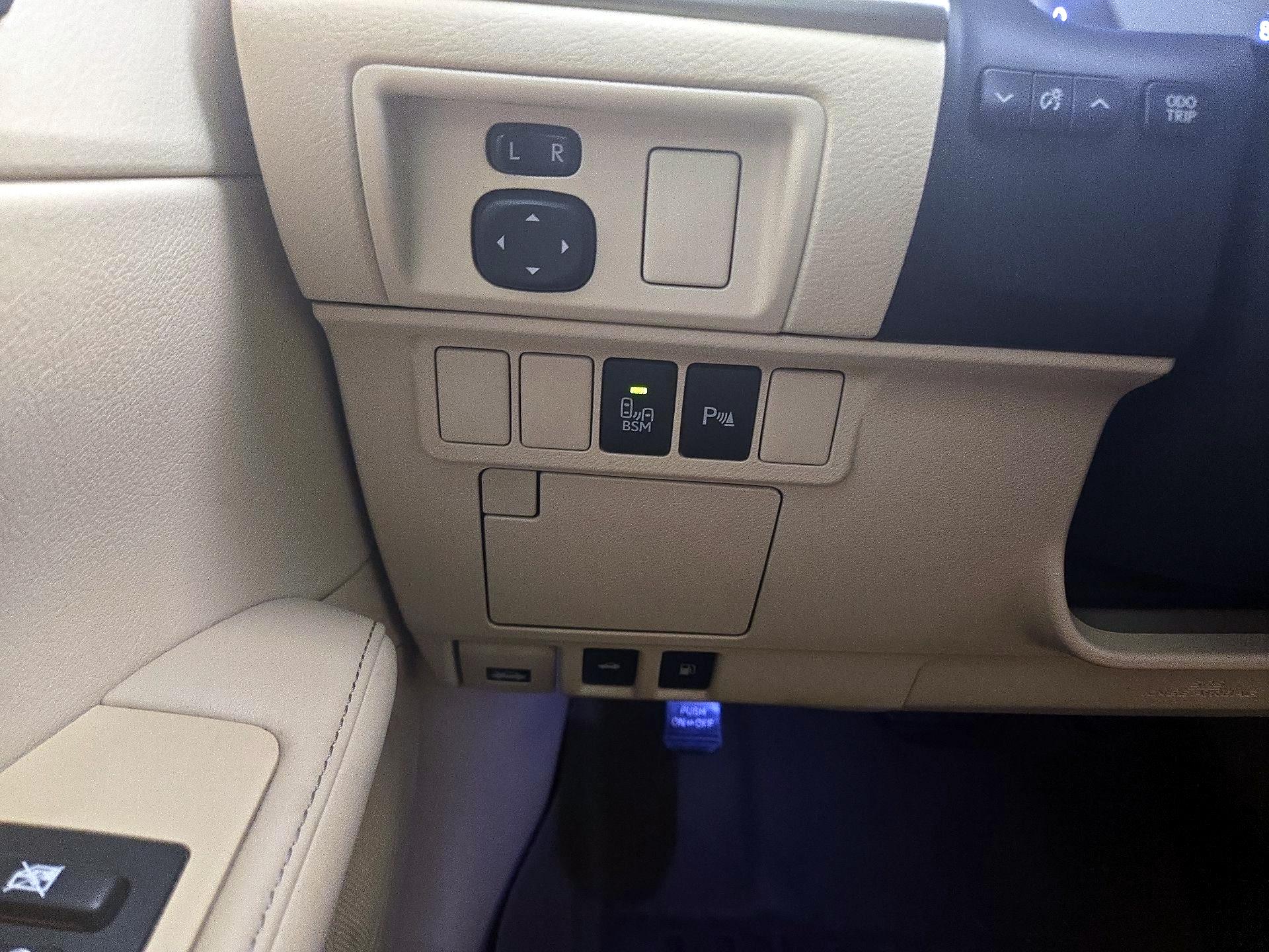 Thumbnail: 2015 Lexus ES - 13