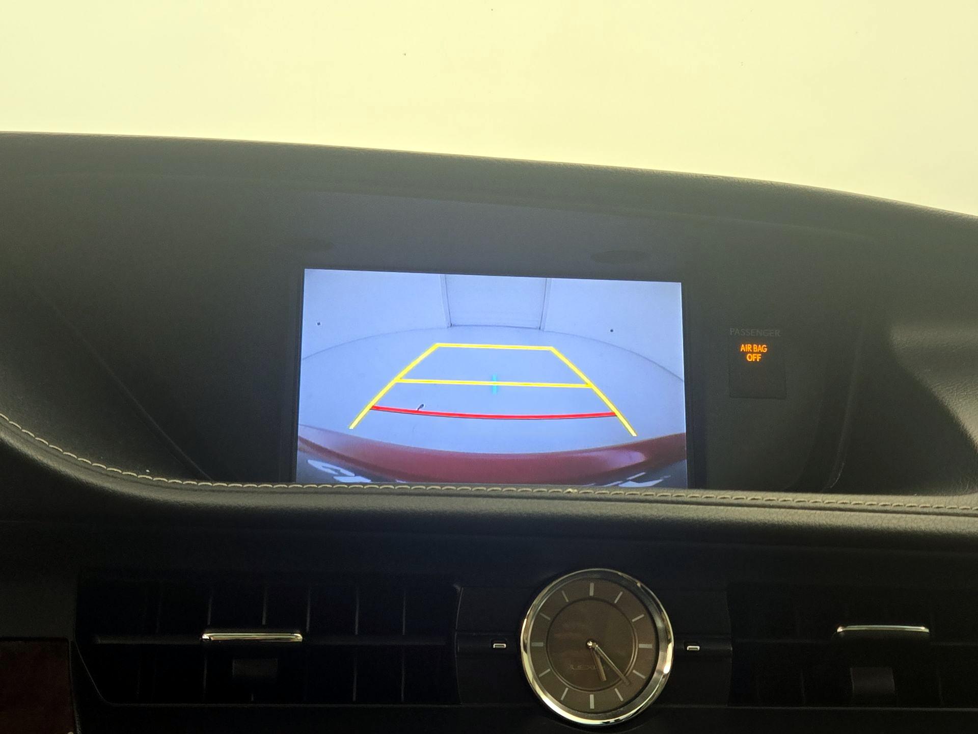 Thumbnail: 2015 Lexus ES - 14