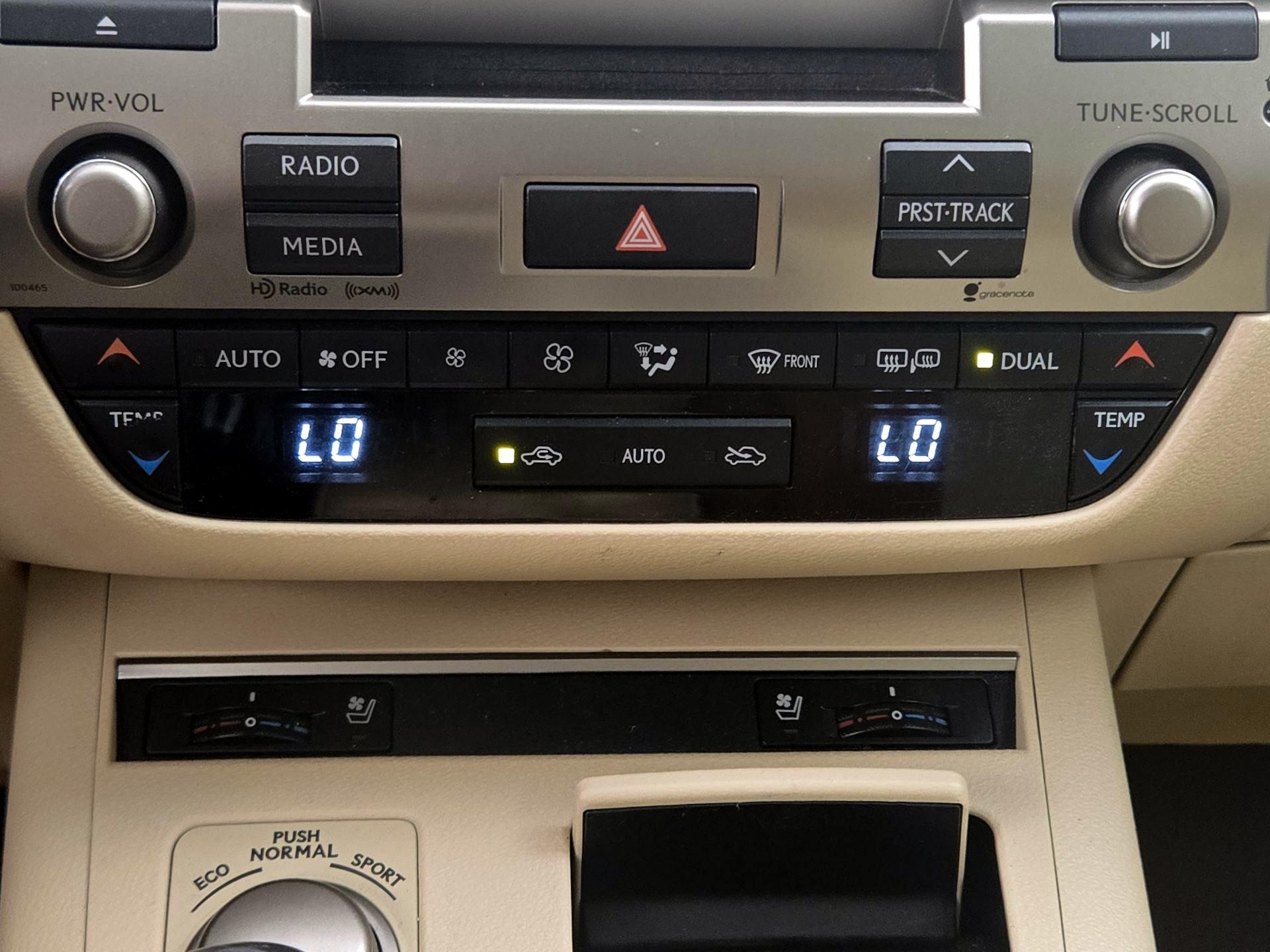 Thumbnail: 2015 Lexus ES - 16